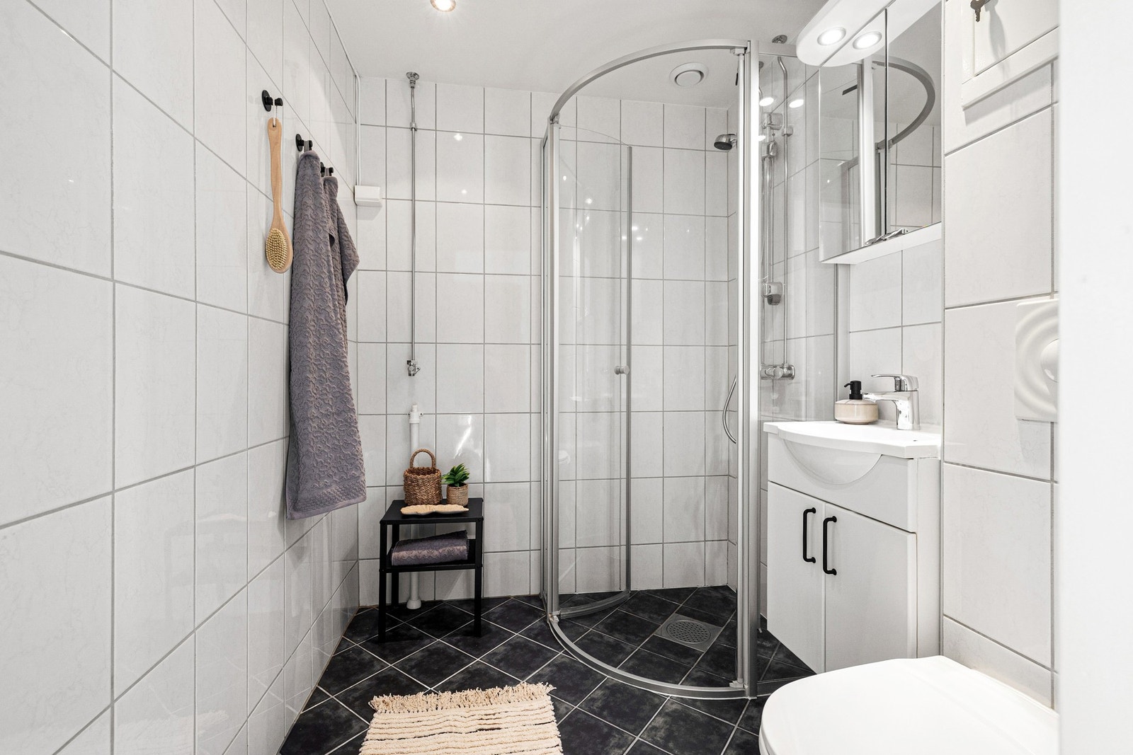 Pent baderom som ble oppgradert rundt 2007/2008 i regi av sameiet. Galleribilde