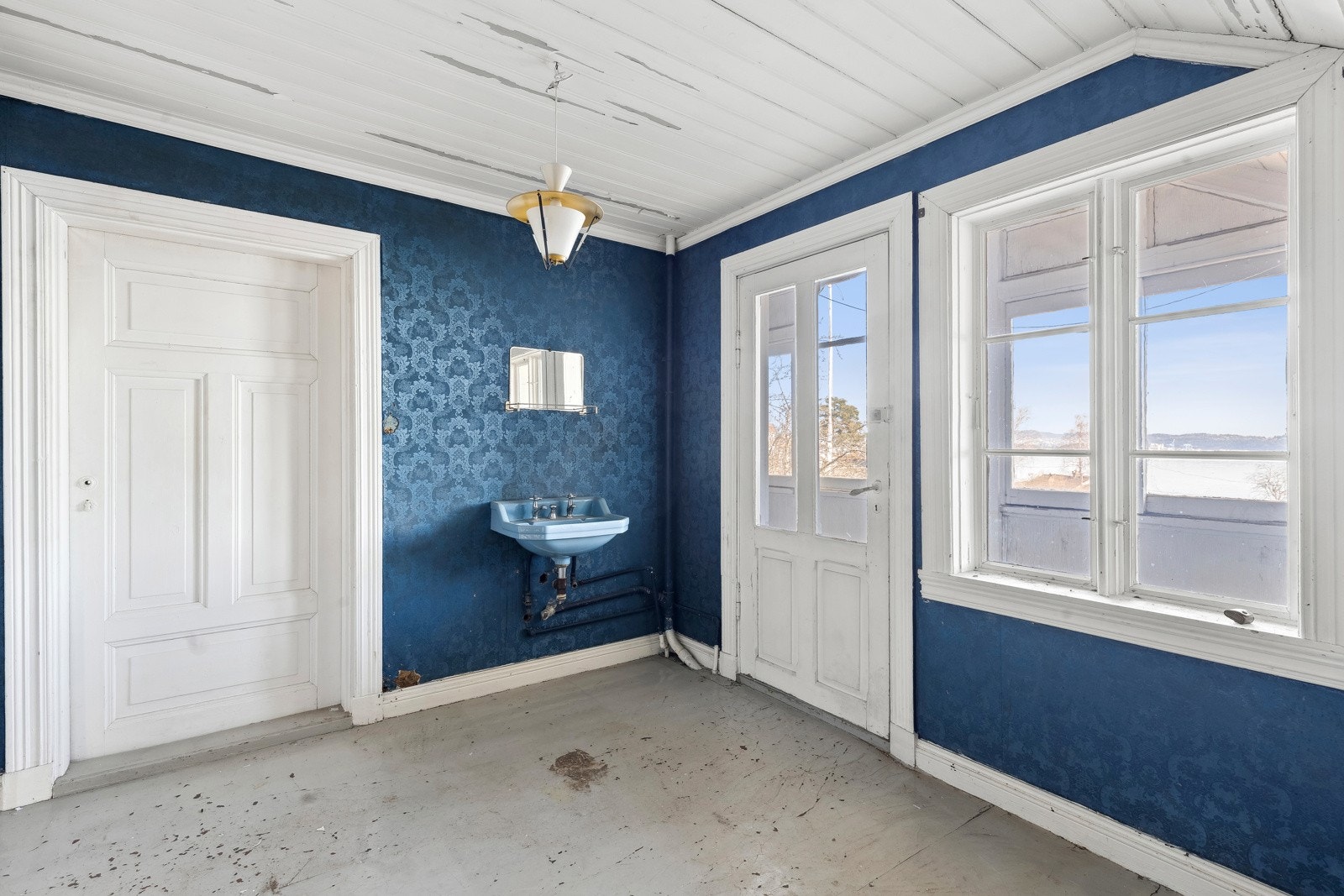 Soverom med vask og adgang til balkong med flott utsikt. Galleribilde