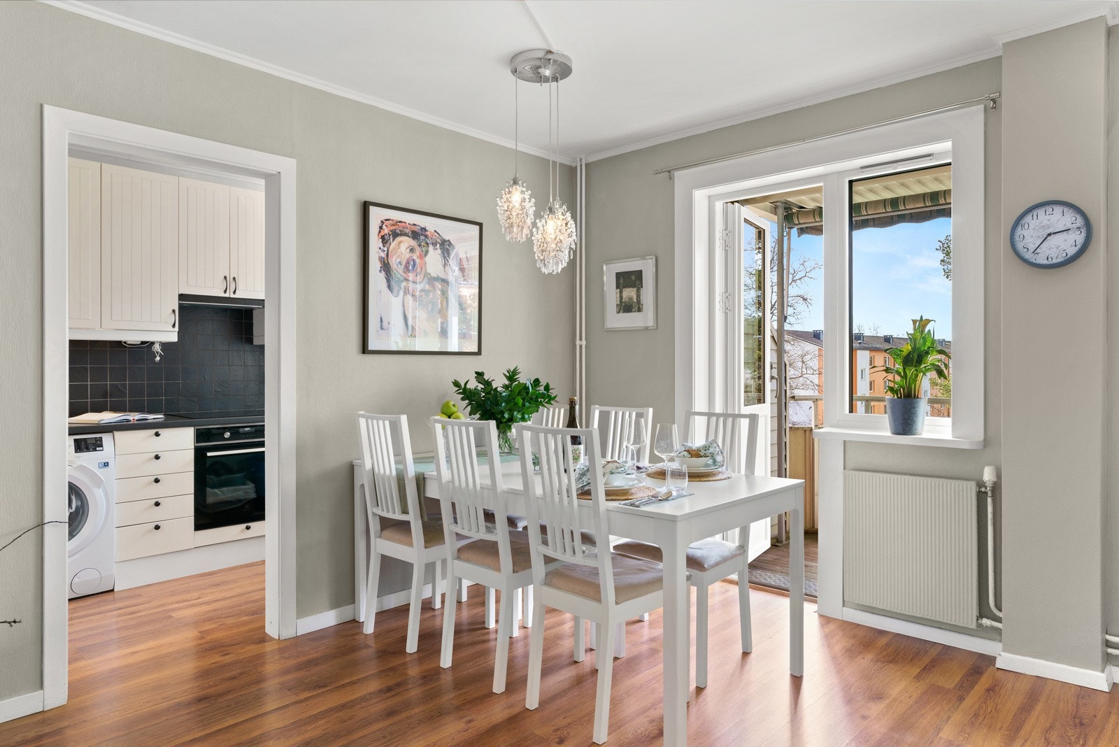 Fra stuen er det utgang til en vestvendt balkong på ca.7 kvm Galleribilde