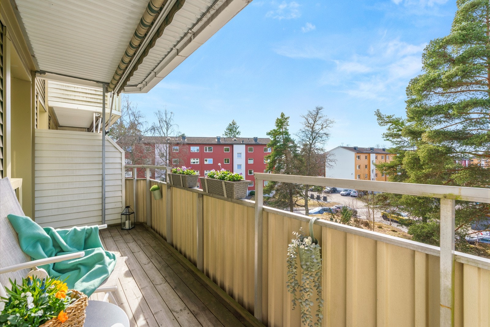 På balkongen er det gode møbleringsmuligheter. Det er tillat å grille med både elektrisk- og gassgrill Galleribilde