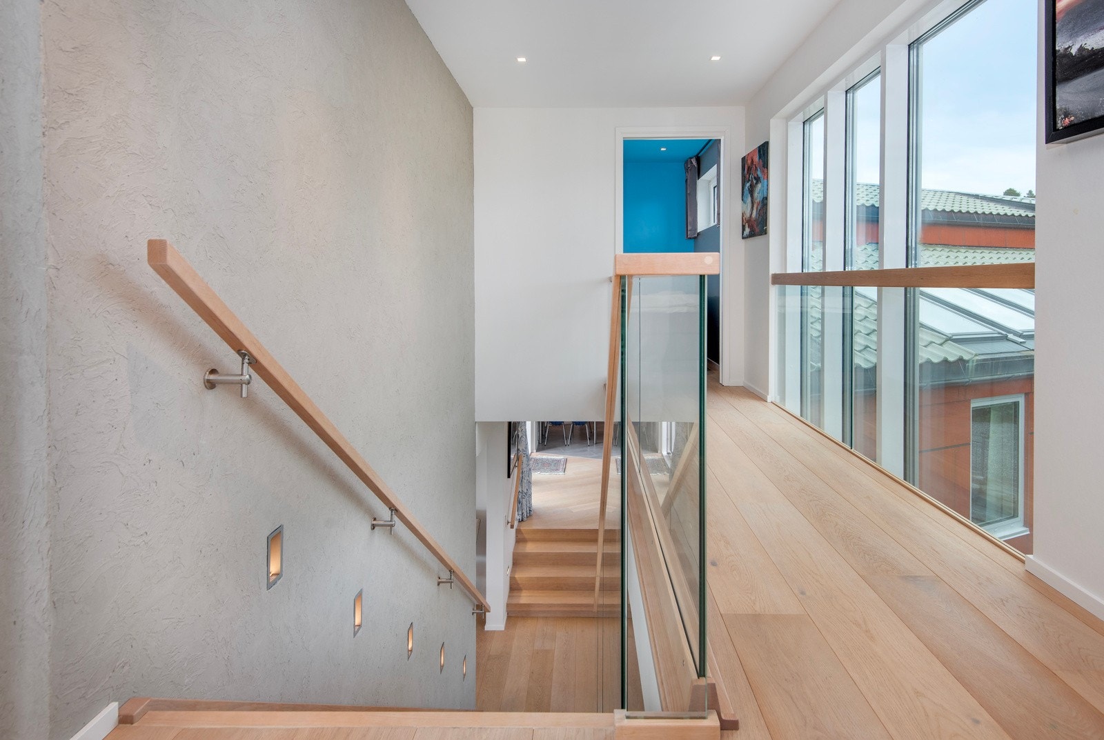 Vi går ned igjen i den fine trappegangen og ser litt på soveromsavdelingen. Galleribilde