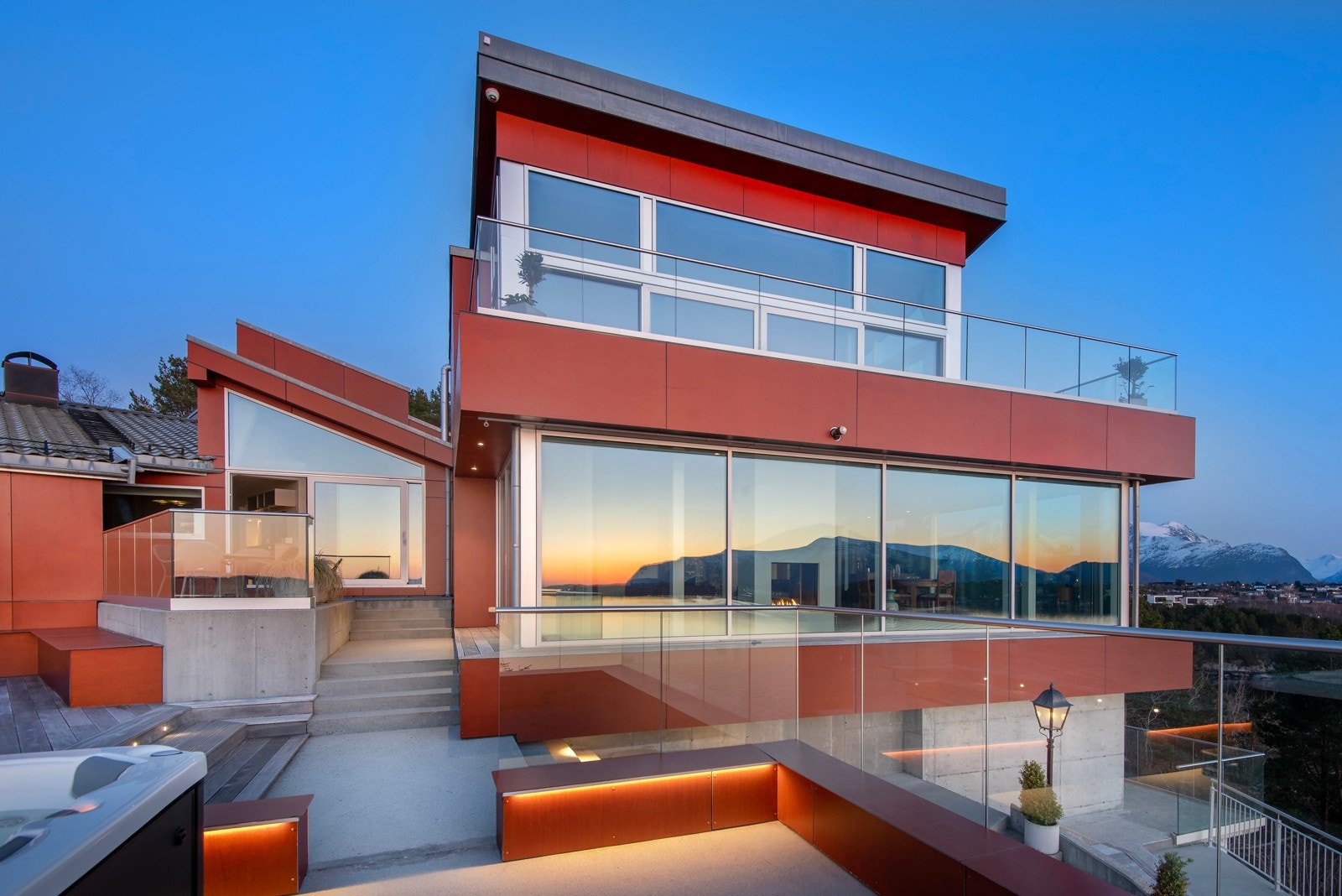 Unik villa med høy standard og privat beliggenhet. Galleribilde