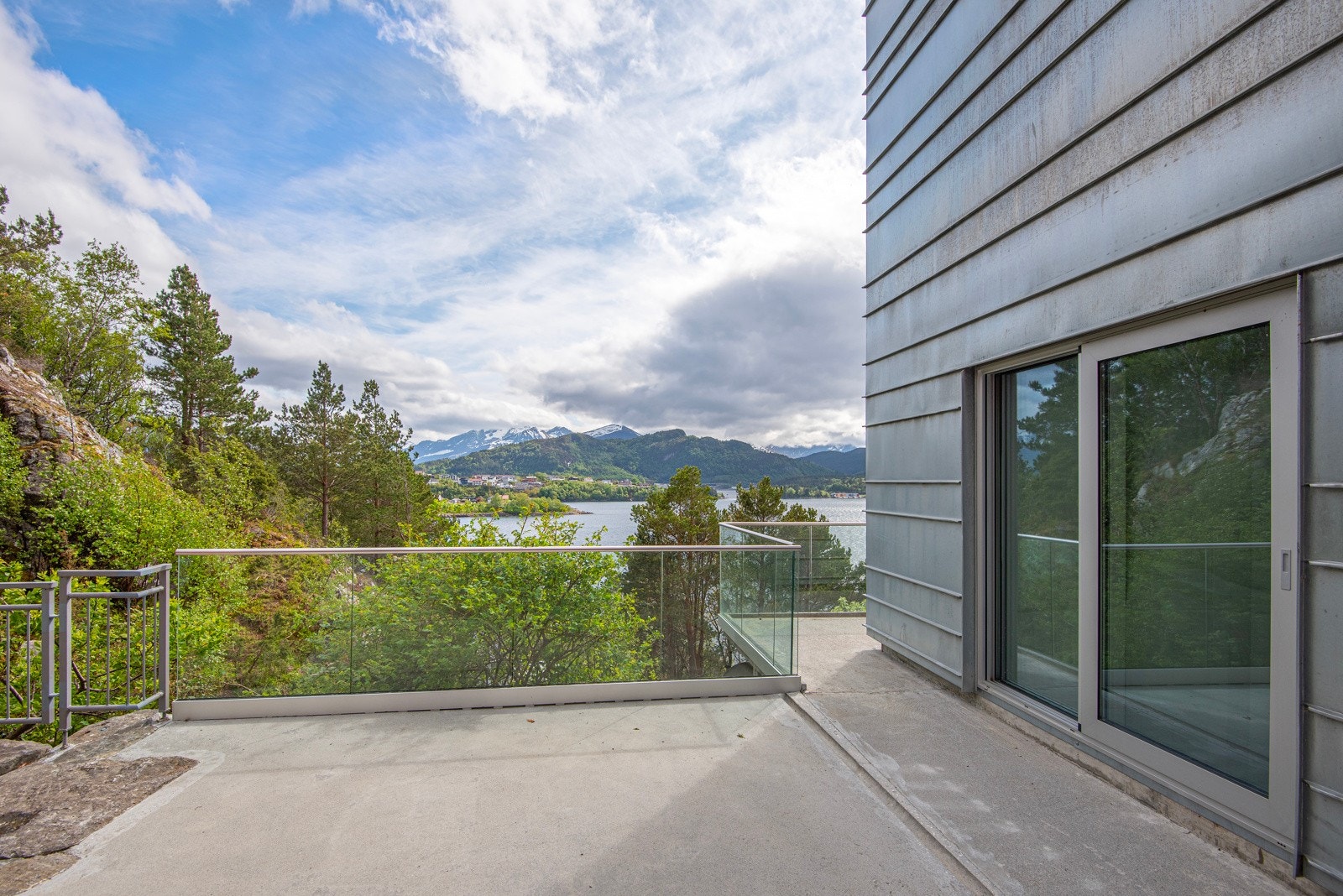 Uteareal mot sydøst. Galleribilde