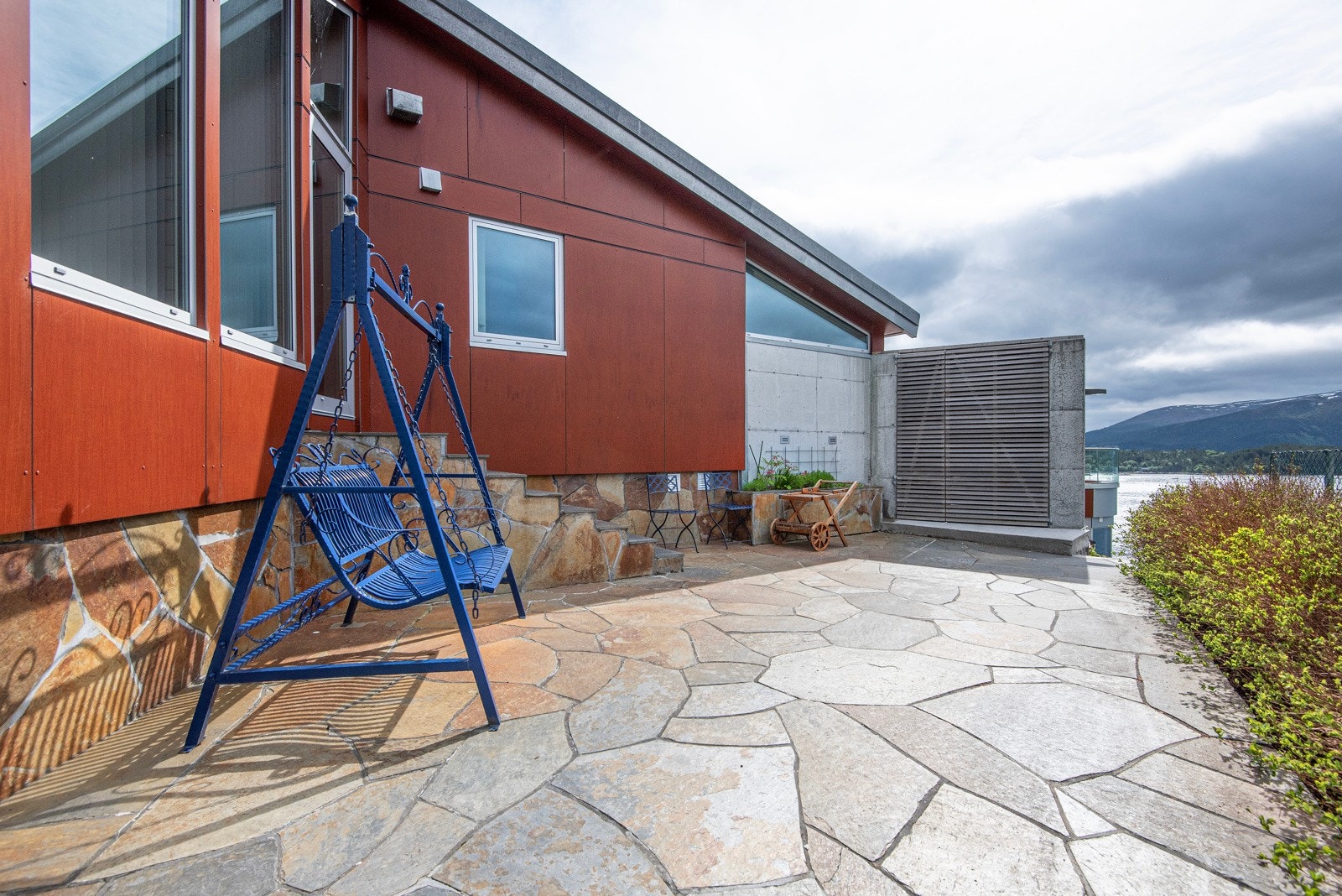 Her en terrassedel med skiferheller som dekke. Galleribilde