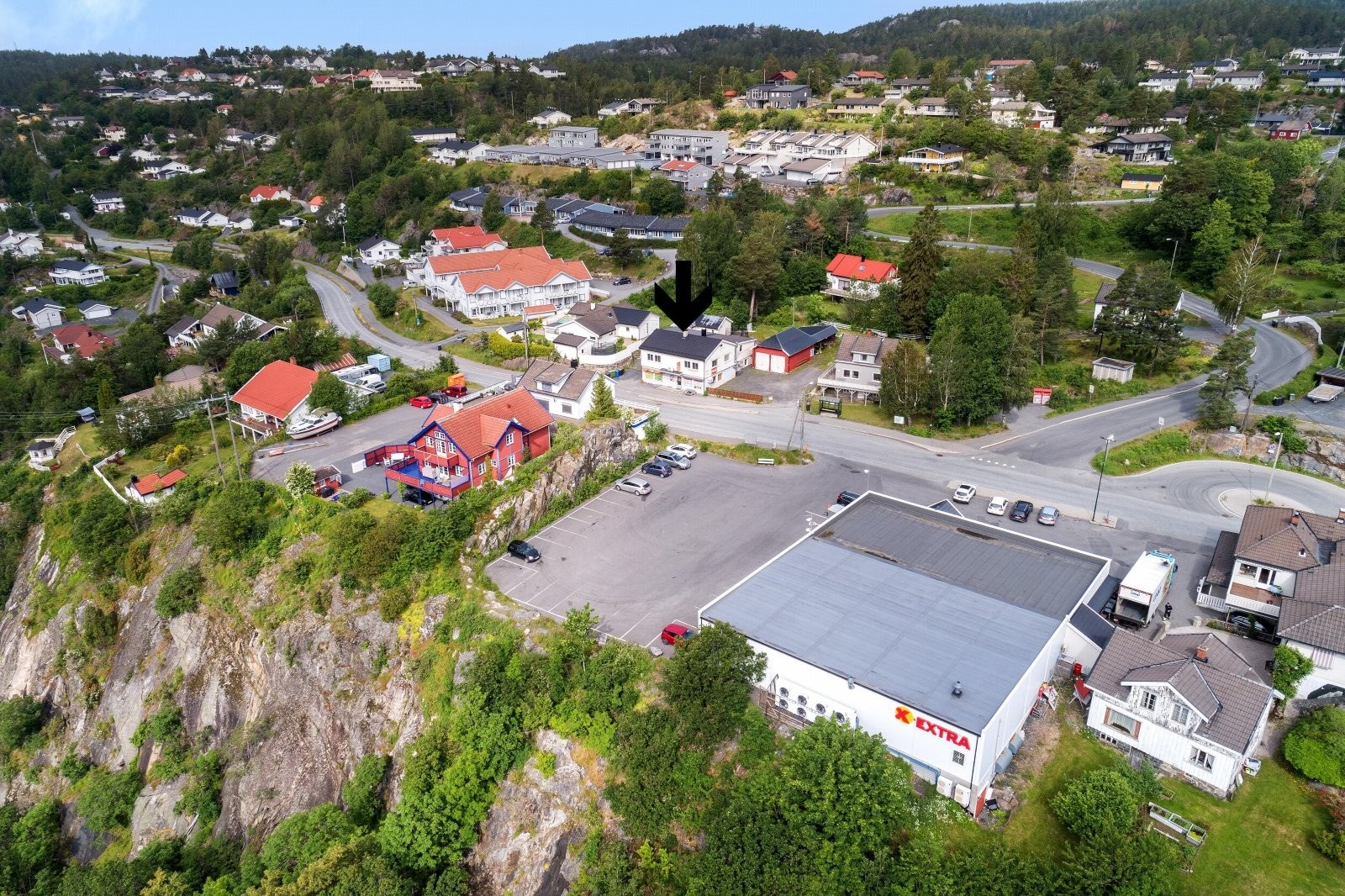 Nærhet til både dagligvarehandel, skole og barnehage. Galleribilde