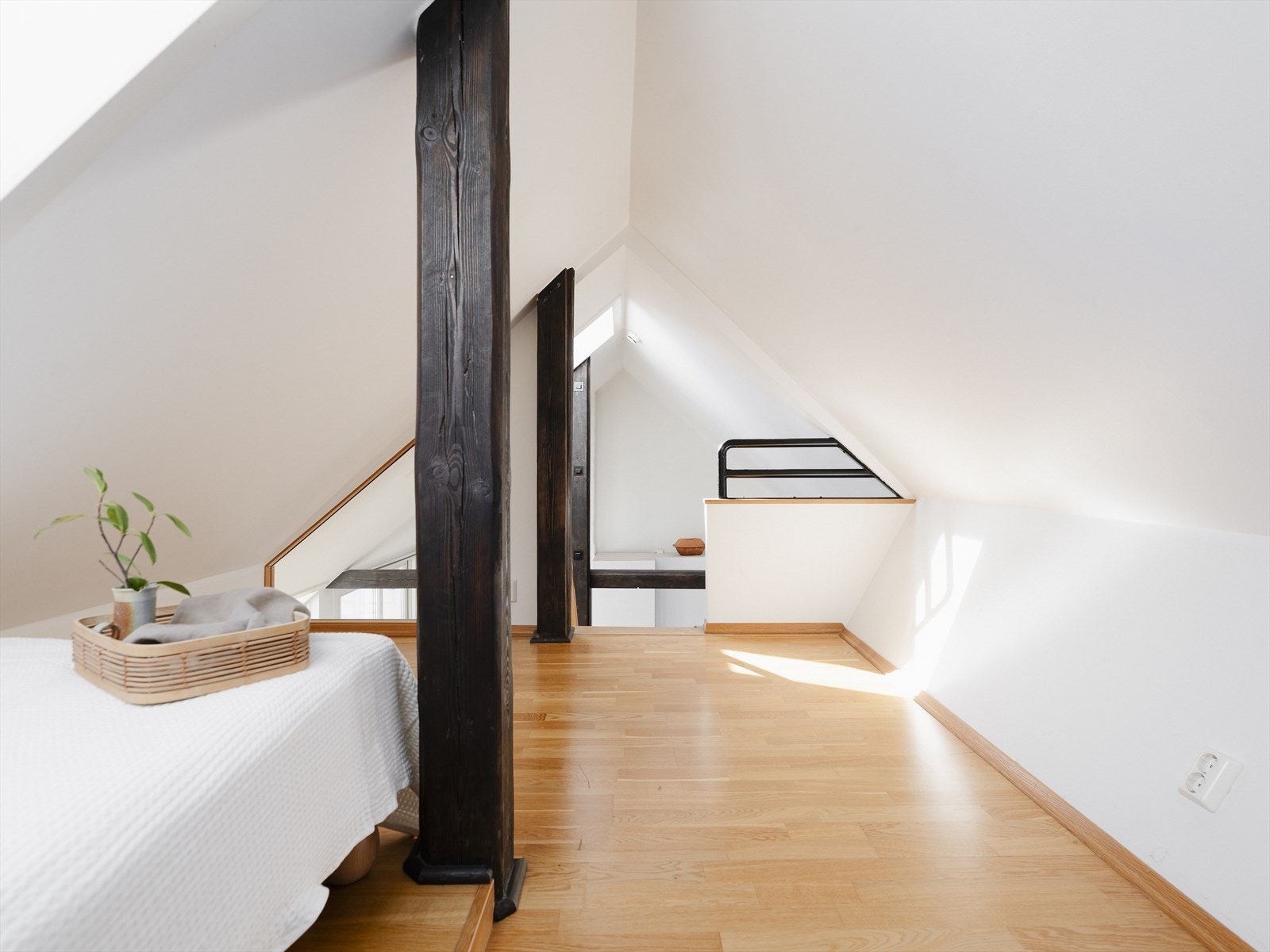 Gulvarealet på sovehemsen er målt til ca 10,3 m2. Galleribilde