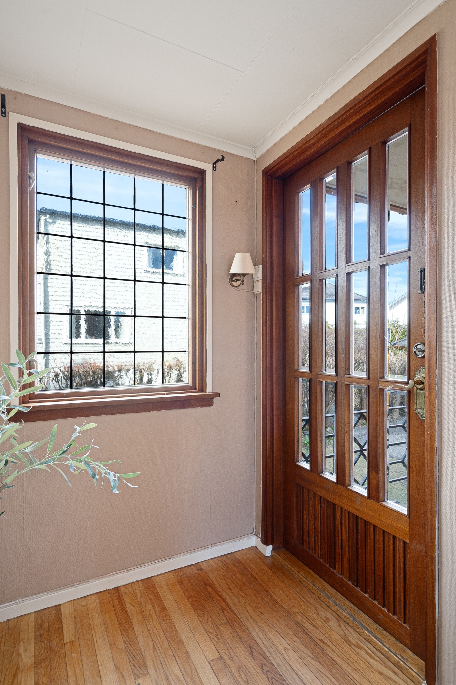 Boligen har et sjarmerende inngangsparti. Galleribilde