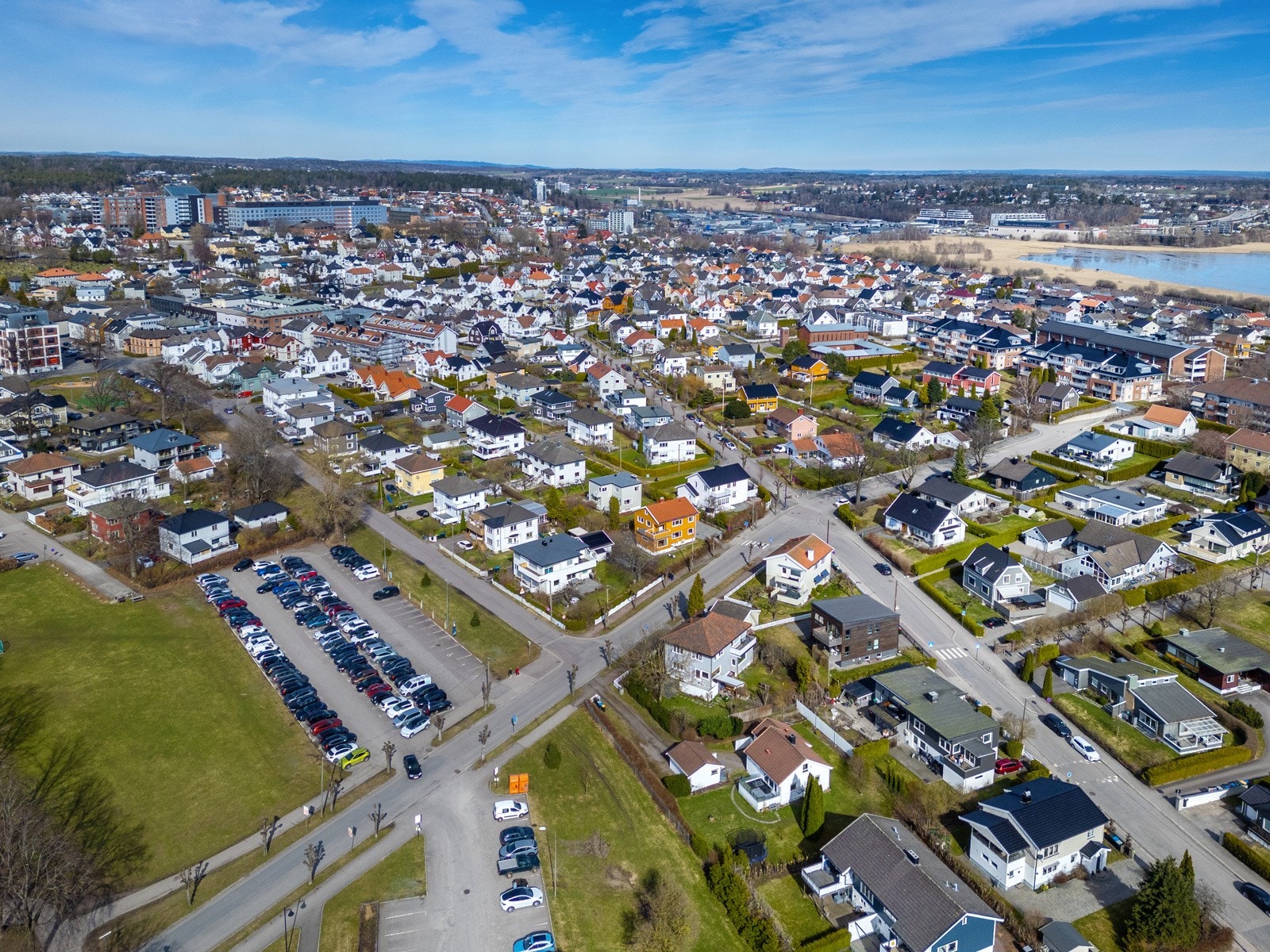 Sykehuset og jernbanestasjonen ligger kun få minutters gange fra eiendommen. Perfekt for ansatte på sykehuset eller pendlere med direktetog til Nationaltheatret og Oslo S. Galleribilde