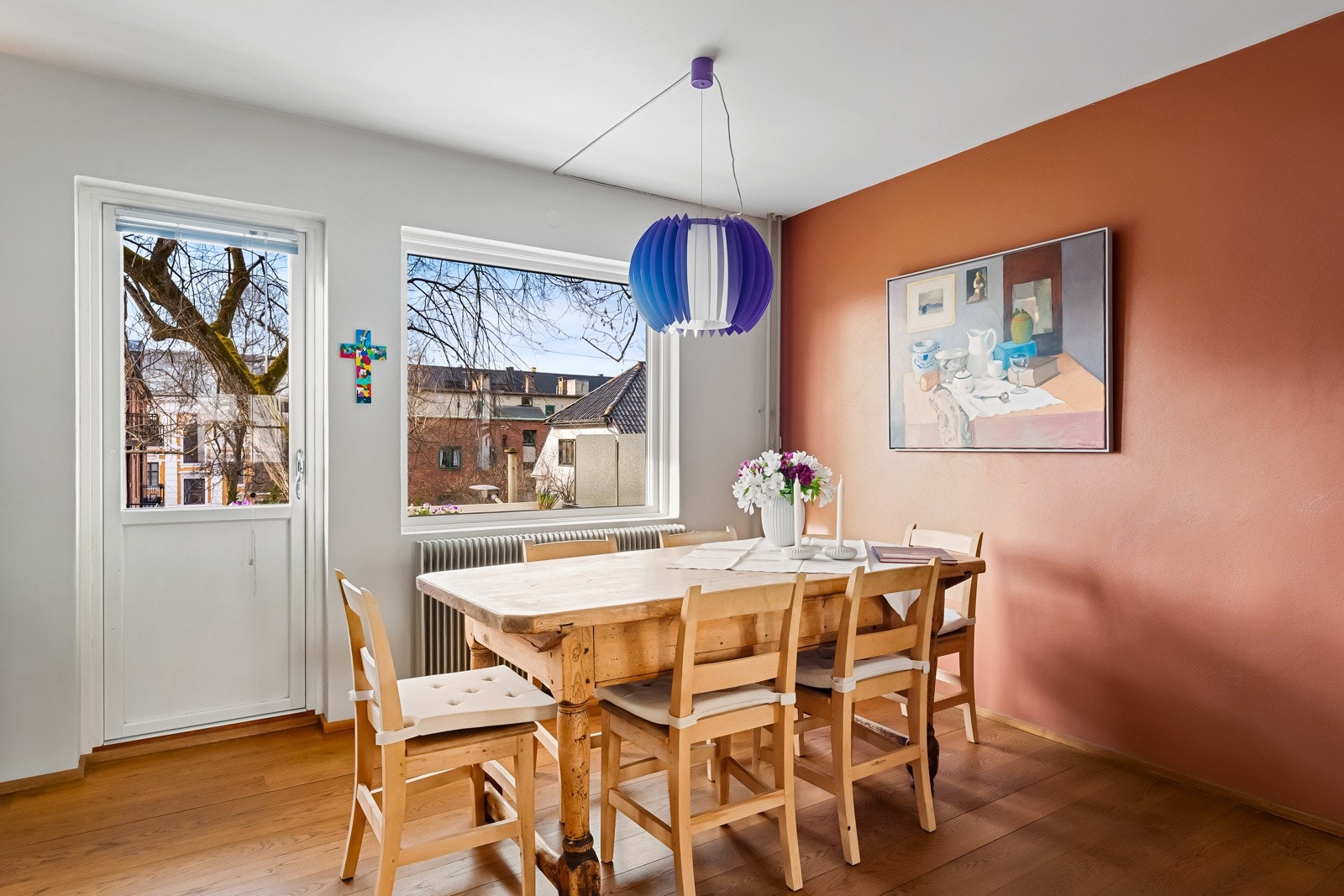 Stor hjørnestue med flere innredningsmuligheter. Galleribilde