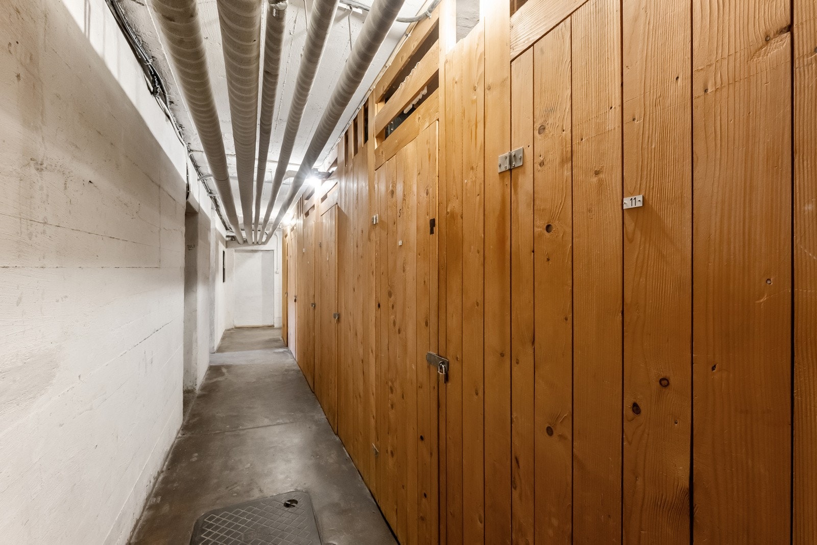 ... og to boder i kjeller på tilsammen 4 kvm. Galleribilde