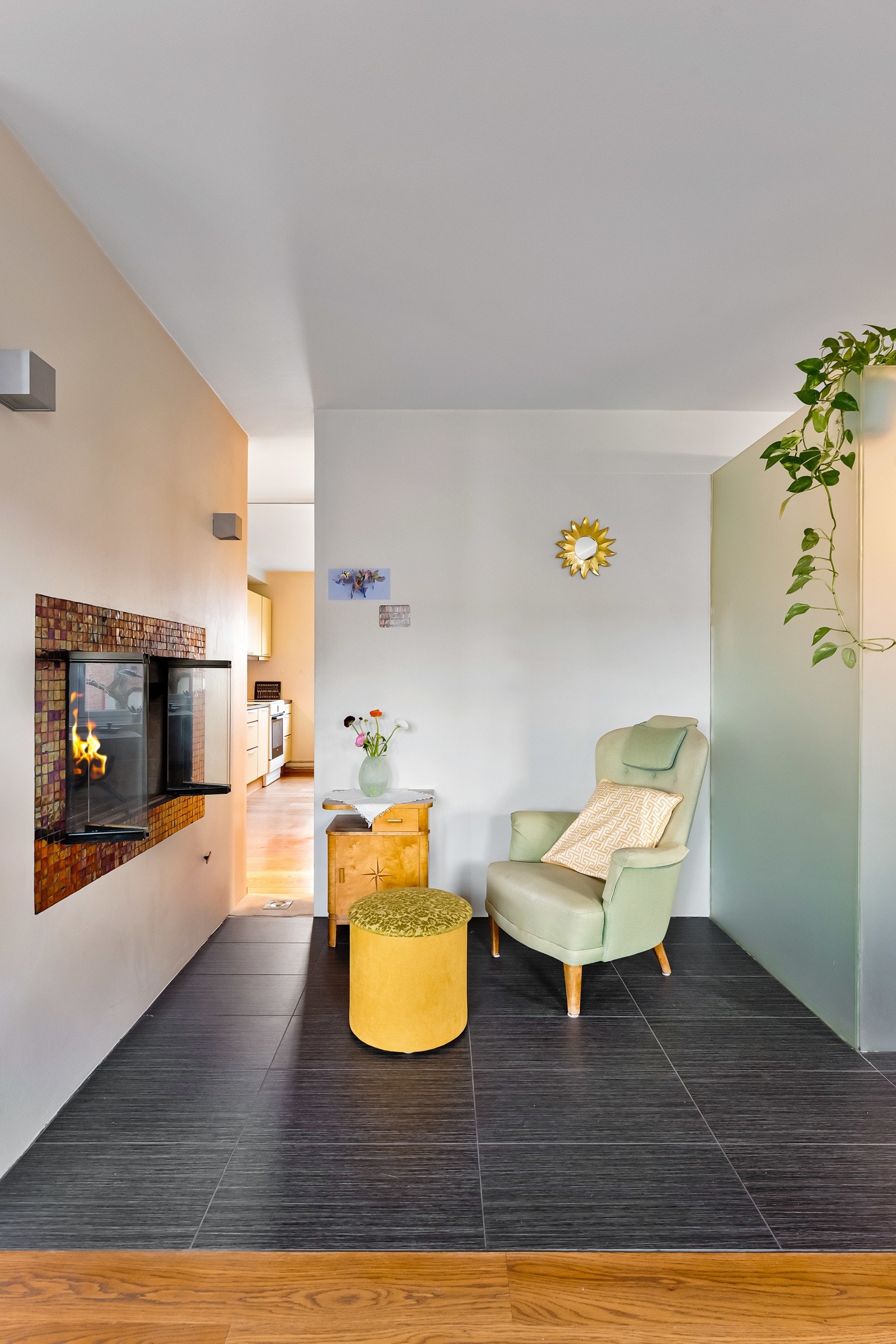 Det er flere omgjøringsmuligheter ved å bygge inn bad med lettvegg eller fjerne lettvegg inn mot soverom 3. Galleribilde