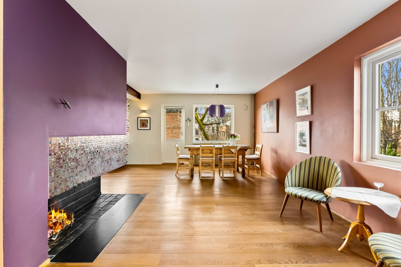 Leiligheten var tidligere to separate enheter som i 2005/2006 ble slått sammen til en stor leilighet. Galleribilde