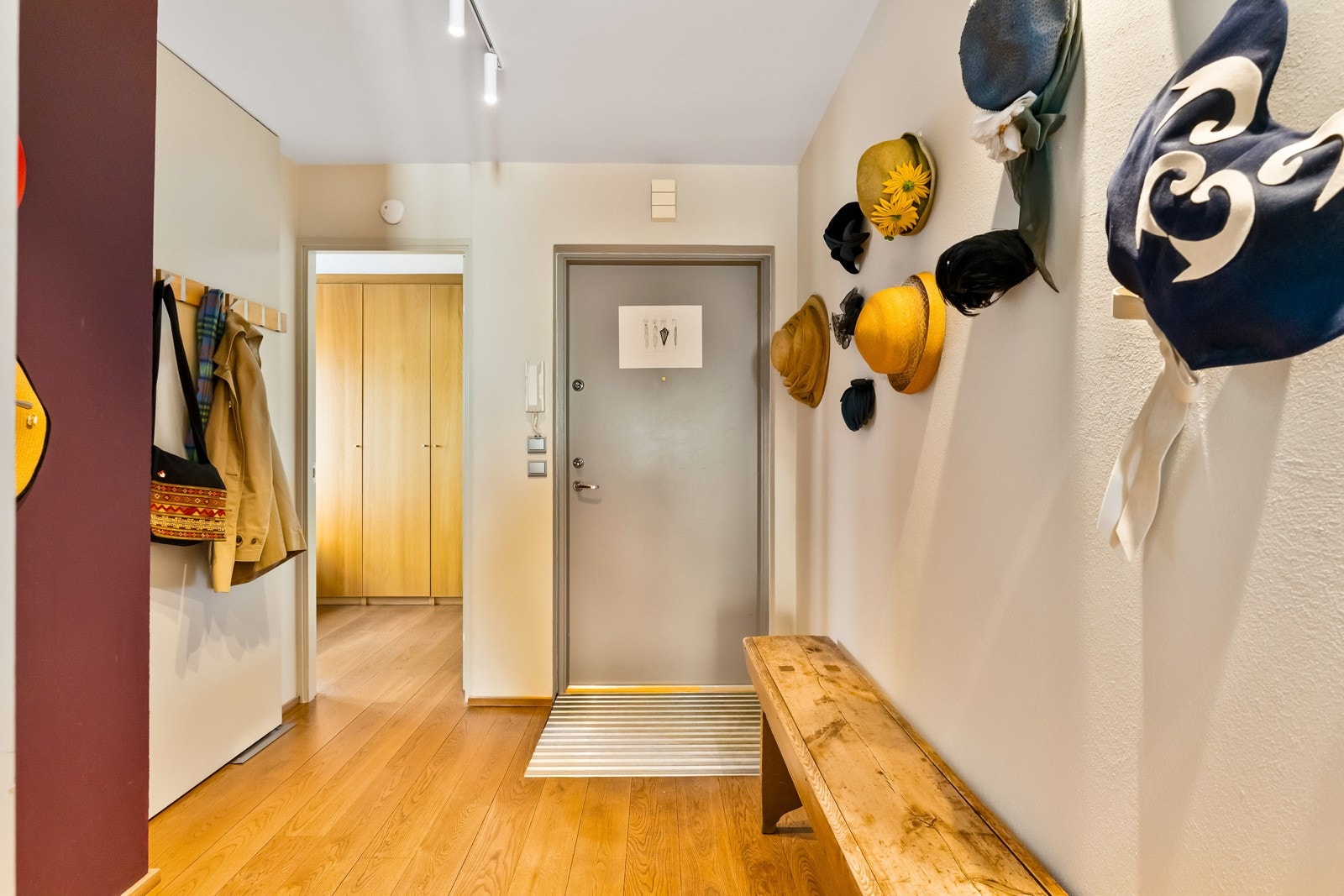 Det er plass til å sette opp garderobeskap. Galleribilde