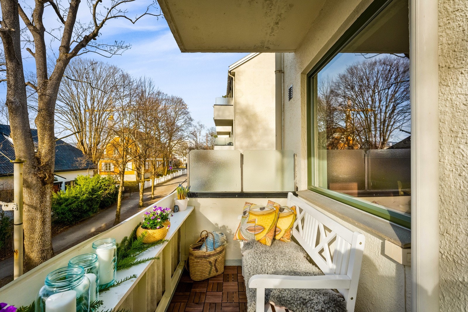 Fra stuen er det utgang til to vestvendte balkonger på totalt 6 kvm. Galleribilde