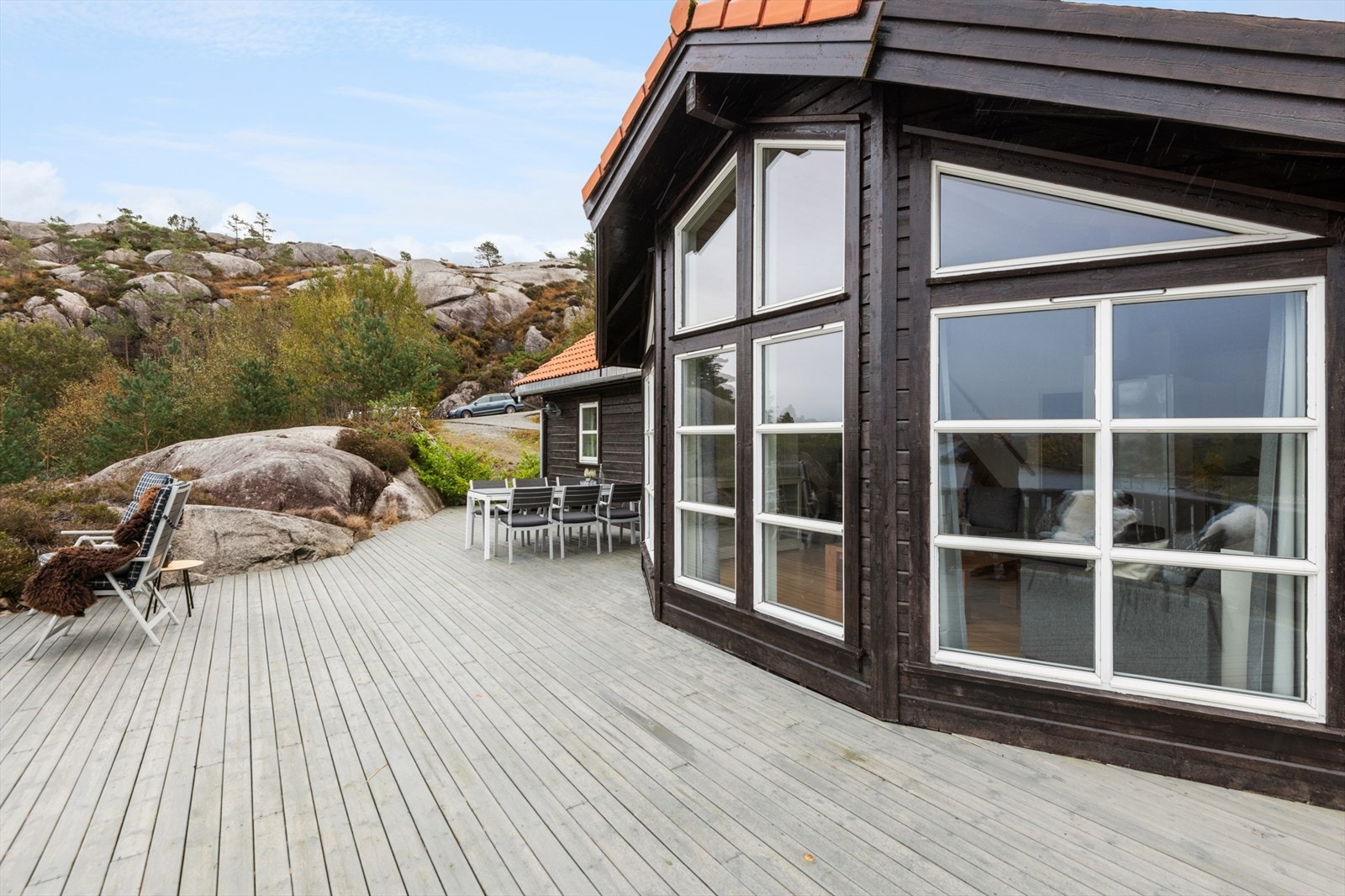 Uteområdet er vestvendt, og det er svært gode solforhald. Galleribilde