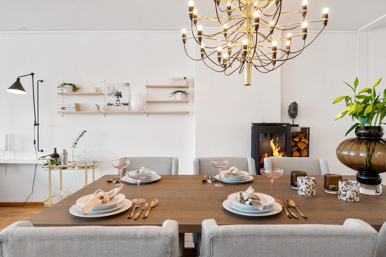 Det er god plass til å innrede med både salong og spisebord. Et sosialt rom for hele familien og vennegjengen. Galleribilde