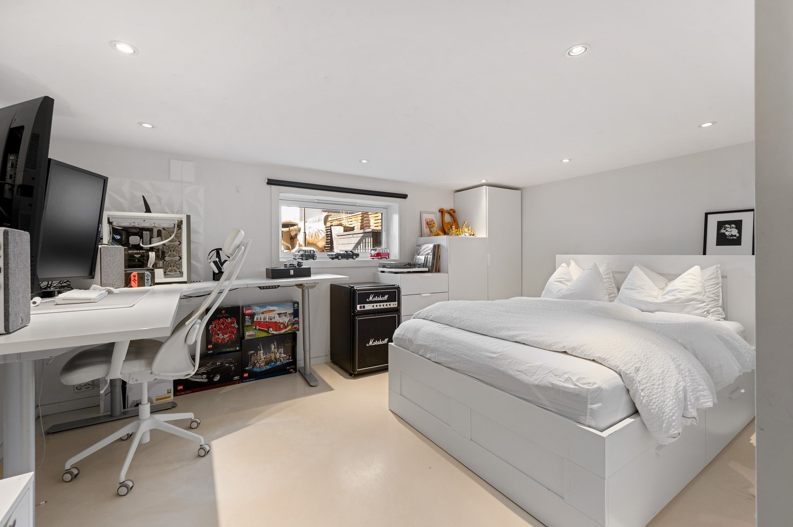 Stue/soveplassen er delt av via en vegg, slik at man får dedikerte soner. Galleribilde