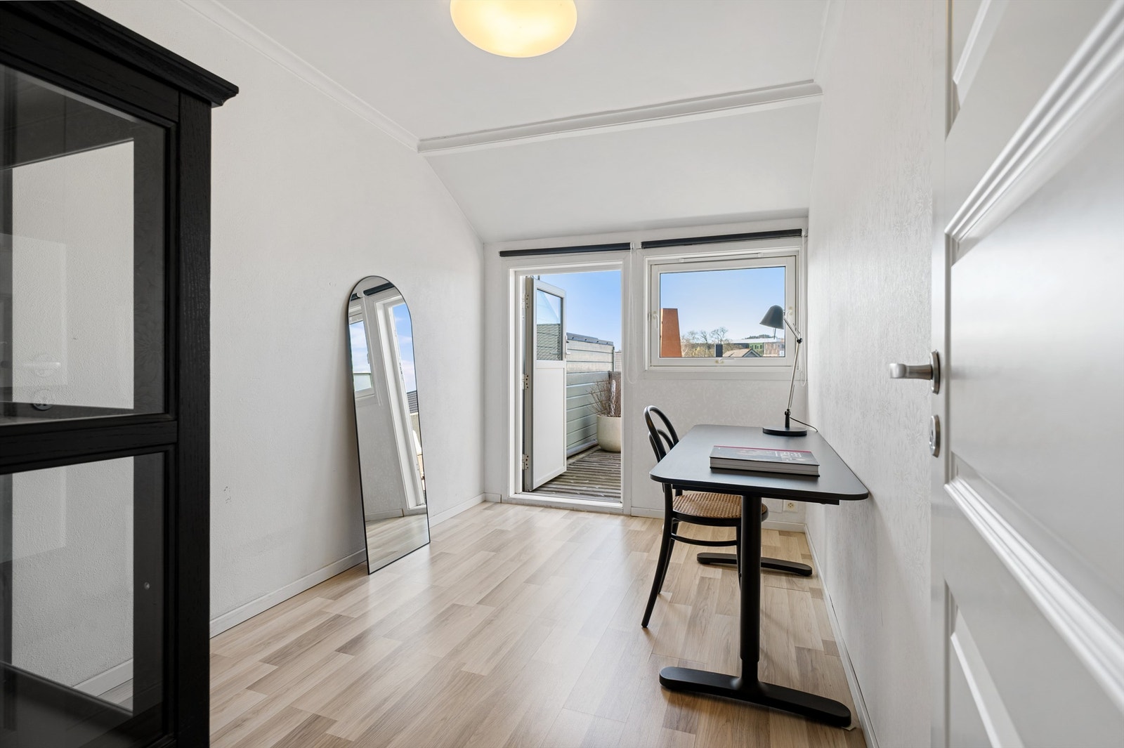 Soverom III er er også av god størrelse og ha utgang til vestvendt balkong. Galleribilde