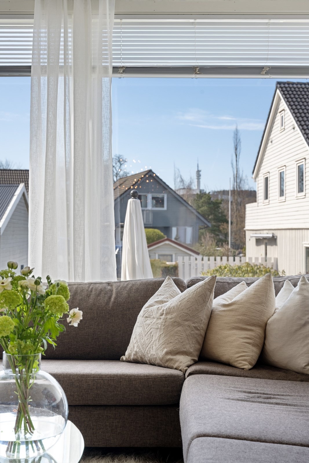 Vinduer, kledning, isolasjon er skiftet i regi av borettslag de senere år. Galleribilde