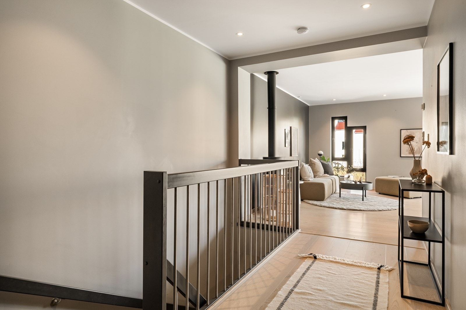 I 2.etasje er også hovedsoverom med walk-in closet og bad. Galleribilde