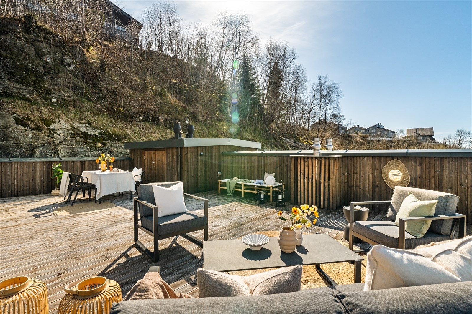 En fantastisk tomanns familiebolig fra 2019 med topp kvaliter, høy standard og uteområder av de sjeldne! Galleribilde