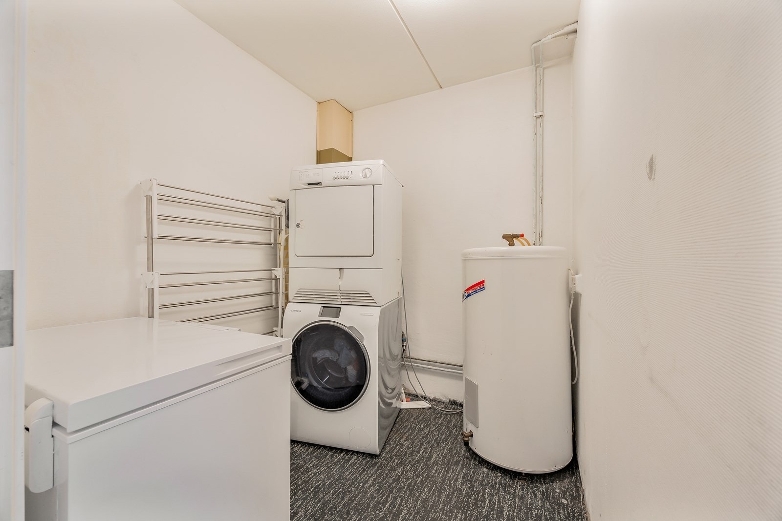 Borettslaget er i gang med en våtromsrehabilitering og leiligheten vil få splitter nytt bad og vaskerom. Planlagt ferdig 20. juni 2025. Se bilder senere i annonsen. Galleribilde