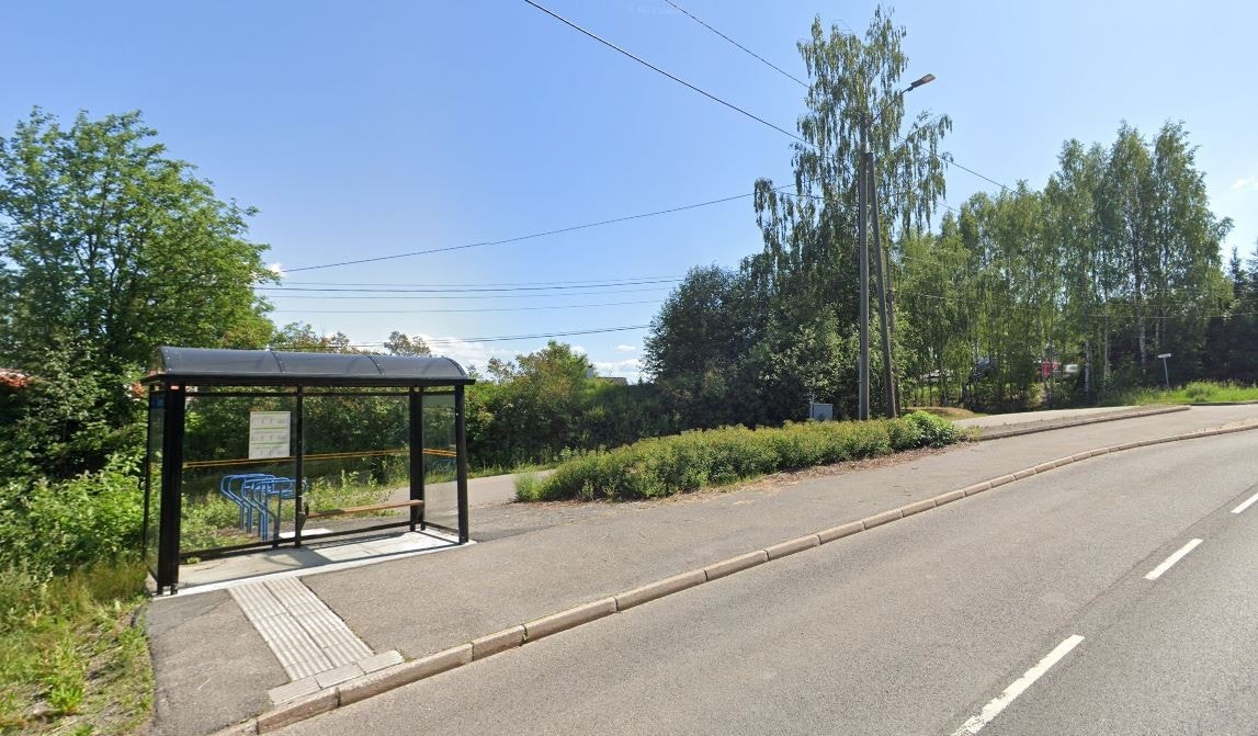 Bare ca 400m til Solvangen bussholdeplass i Nordbyveien. Her går det busser 4 ganger i timen. Busslinjer: 375, 380, 385, 3172, og 3371 Galleribilde