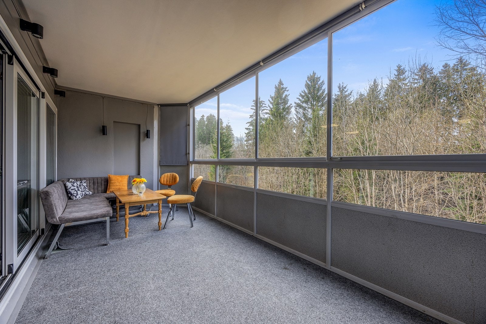 Borettslaget er i gang med en våtromsrehabilitering og leiligheten vil få splitter nytt bad og vaskerom. Planlagt ferdig 20. juni 2025. Se bilder senere i annonsen. Galleribilde