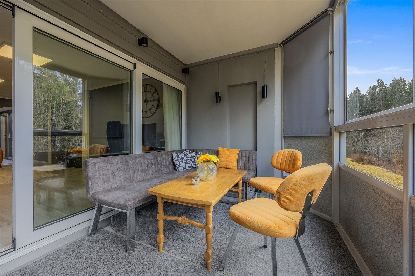 Kveldsbelysning på balkongen. Galleribilde