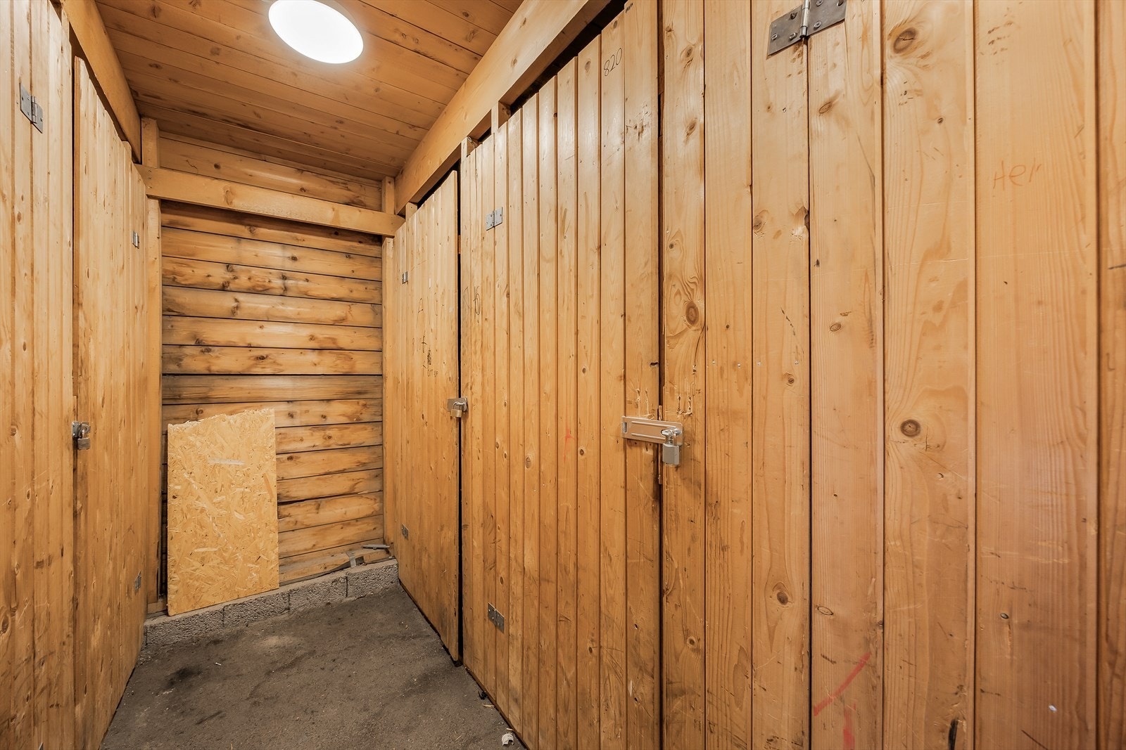 Egen bod i budhuset utenfor. Her er det også felles sykkelbod og plass for barnevogner. Galleribilde