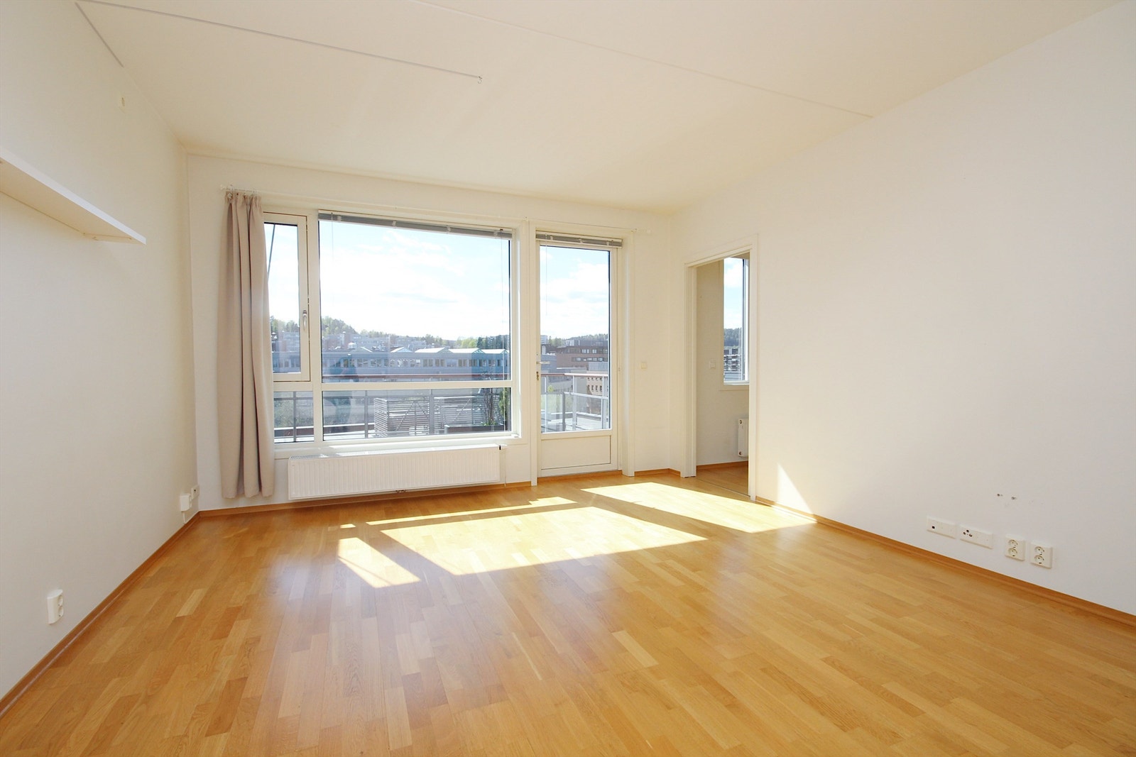 Utgang til balkong fra stuen Galleribilde