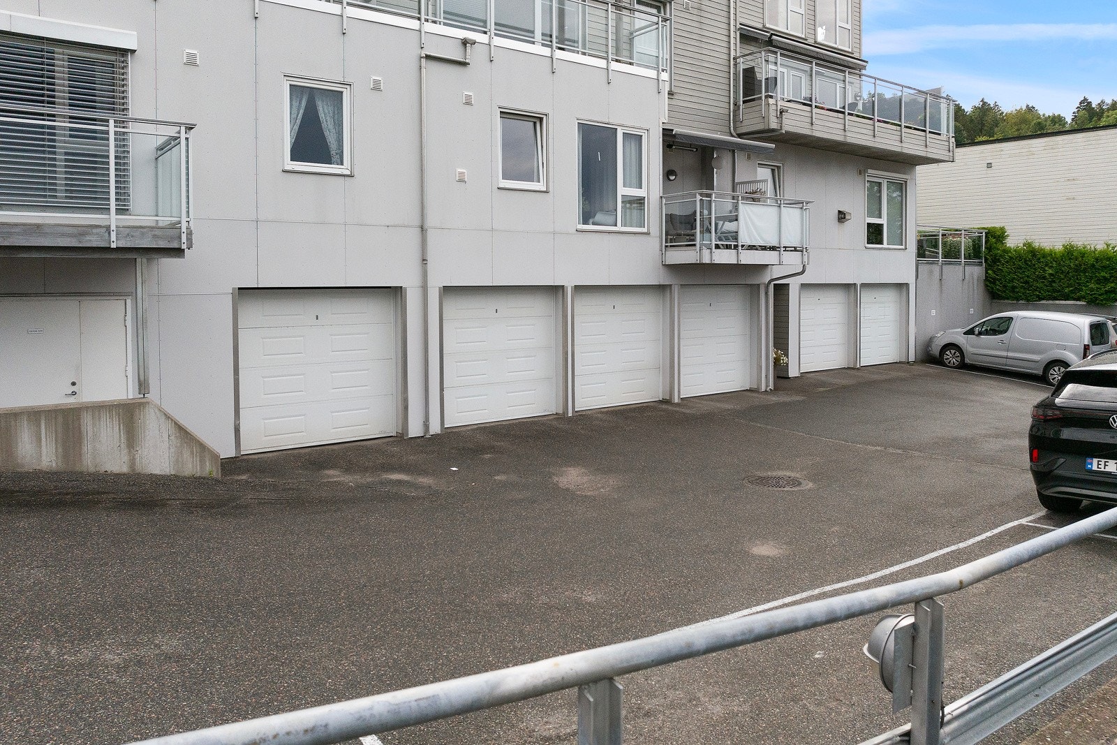 Leiligheten har egen garasje på 20 kvm med el billader + bod på 7 kvm Galleribilde