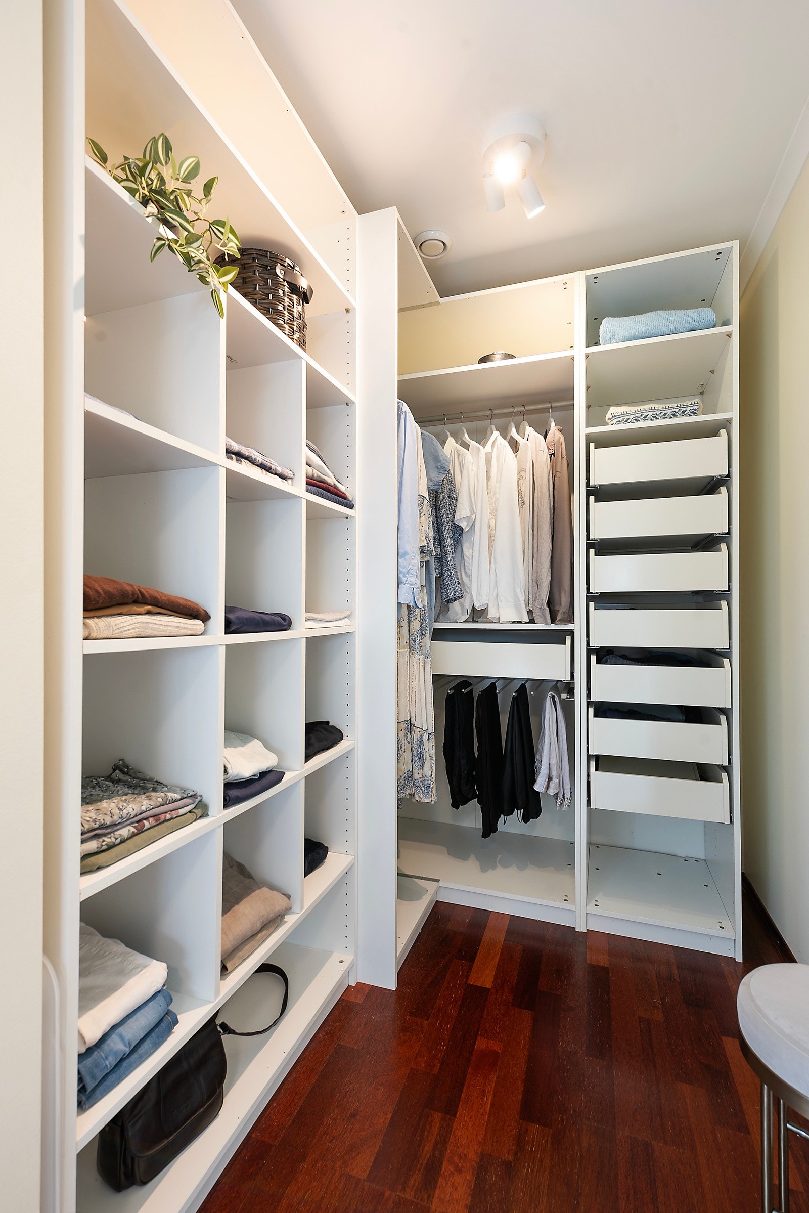 ...med walk-In closet Galleribilde