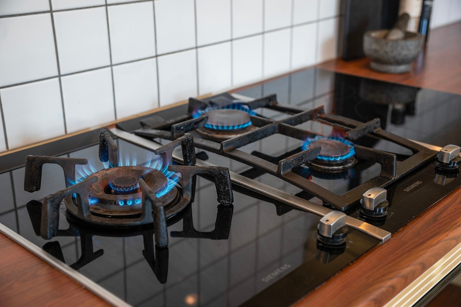 Her koser kokken seg med både gass og induksjonsplater (disse er nye) Galleribilde