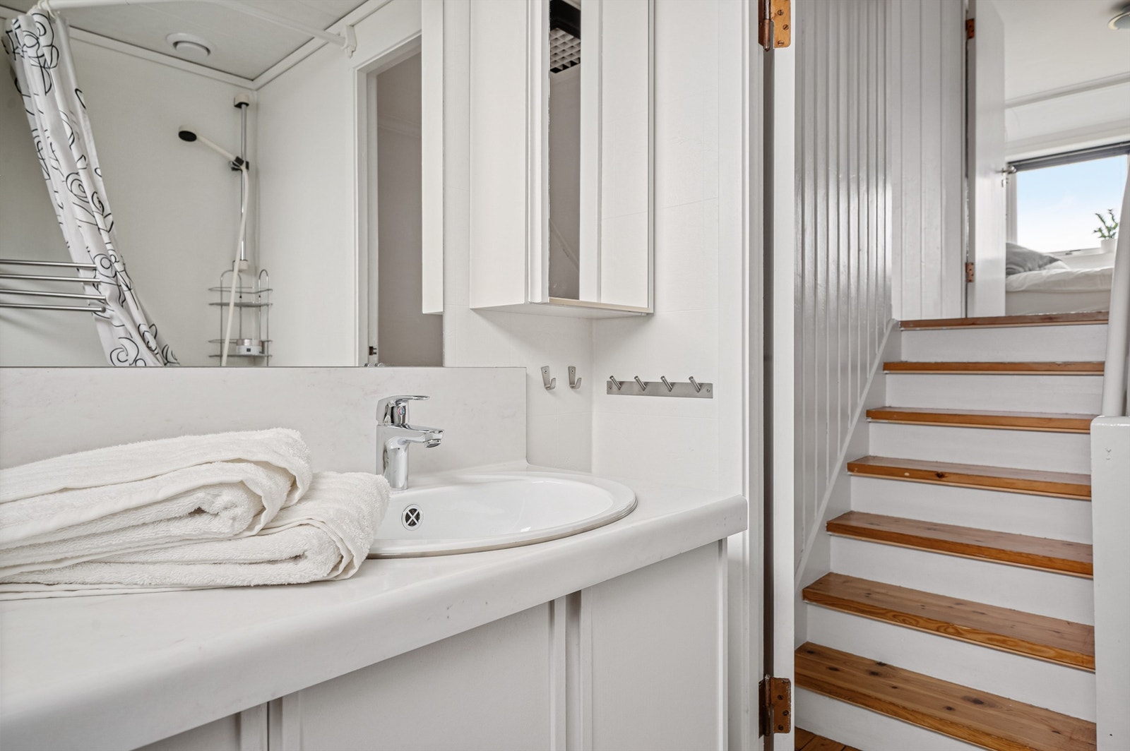 Fra dette halvplanet går trappen opp til soverommene Galleribilde