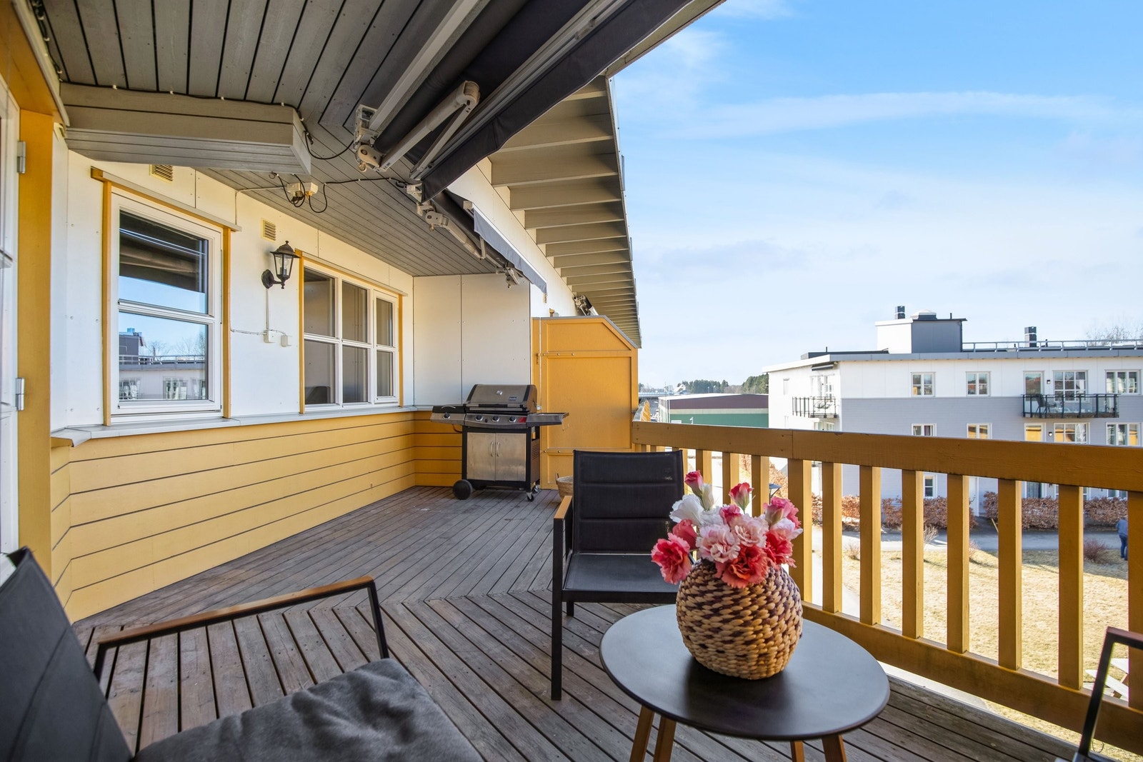 Stor og koselig terrasse Galleribilde