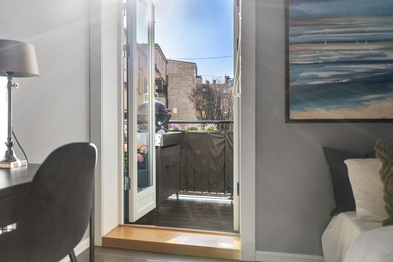 Fra soverom to er det direkte utgang til balkongen. Galleribilde