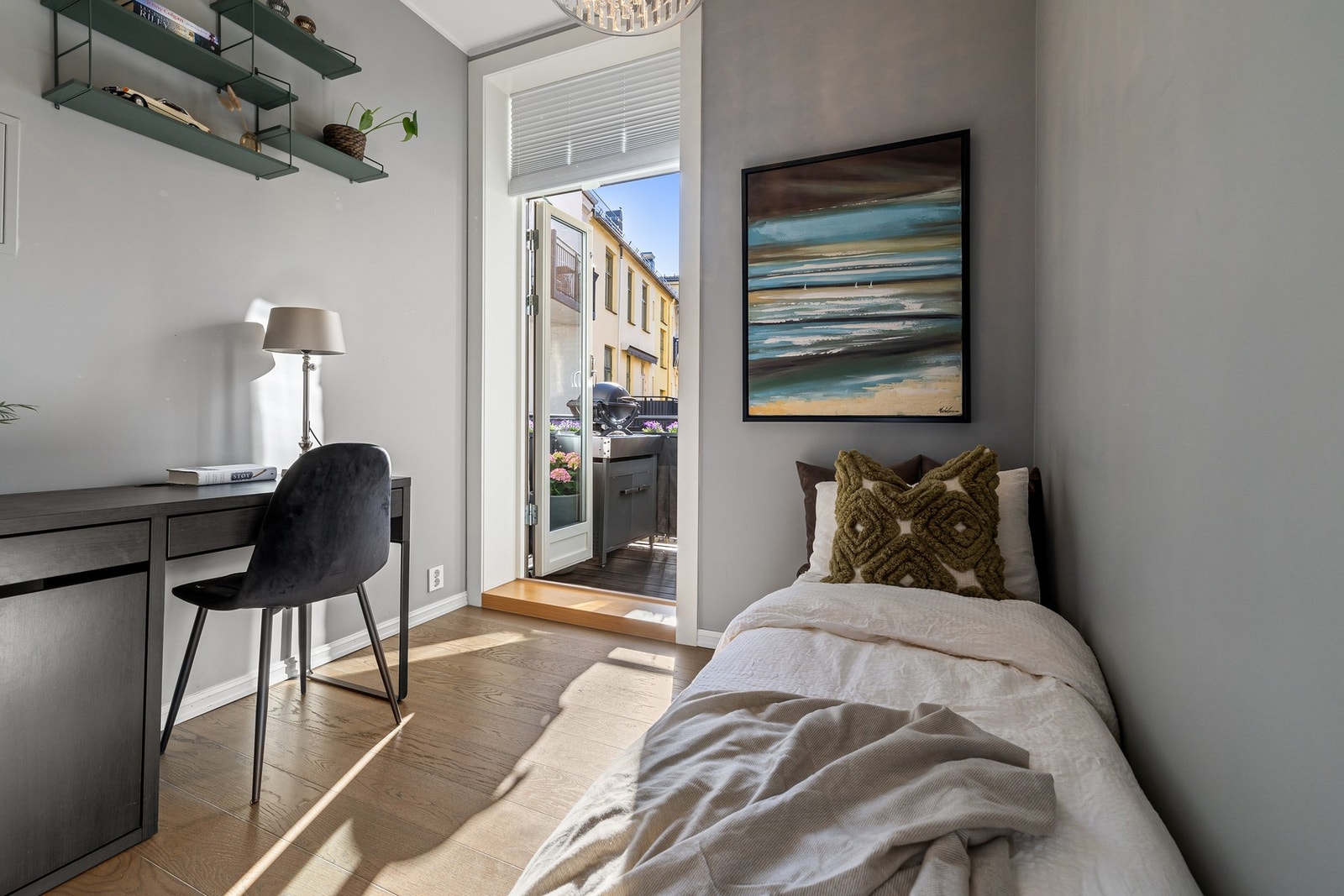 Soverom to passer utmerket som barnerom, gjesterom eller kontor. Galleribilde