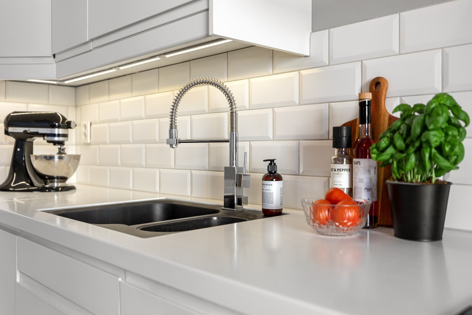 Benkeplate med underlimt kum og kule subway fliser Galleribilde