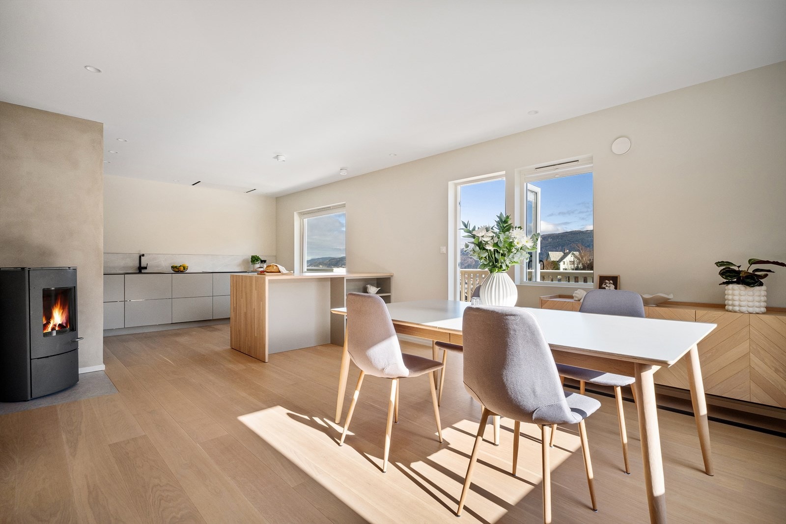 Eiendomsmegler Vest v/Priscila Merkesdal har gleden av å presentere Damsgårdslien 56 Galleribilde