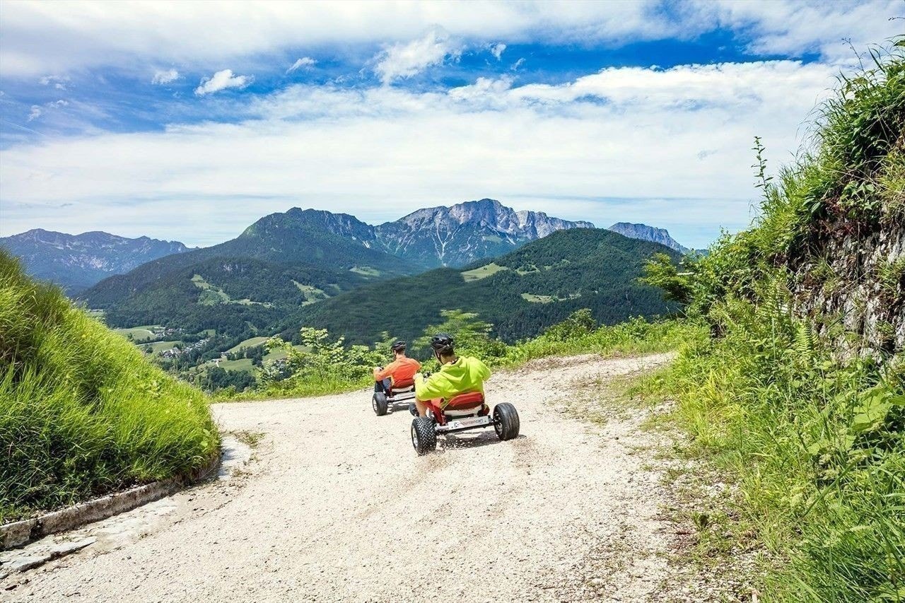 Kjøre mountaincarts med barna i Tjørhomfjellet Galleribilde