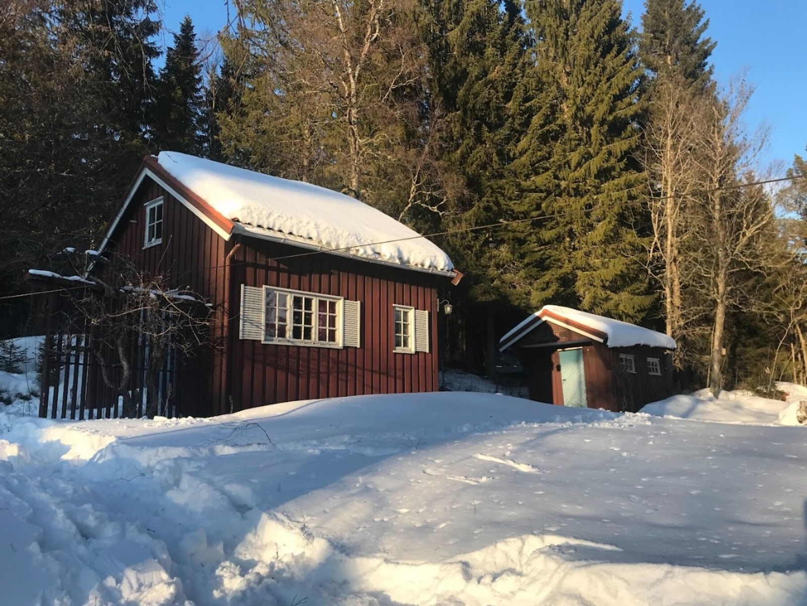 Eiendommen på vinterstid. Galleribilde