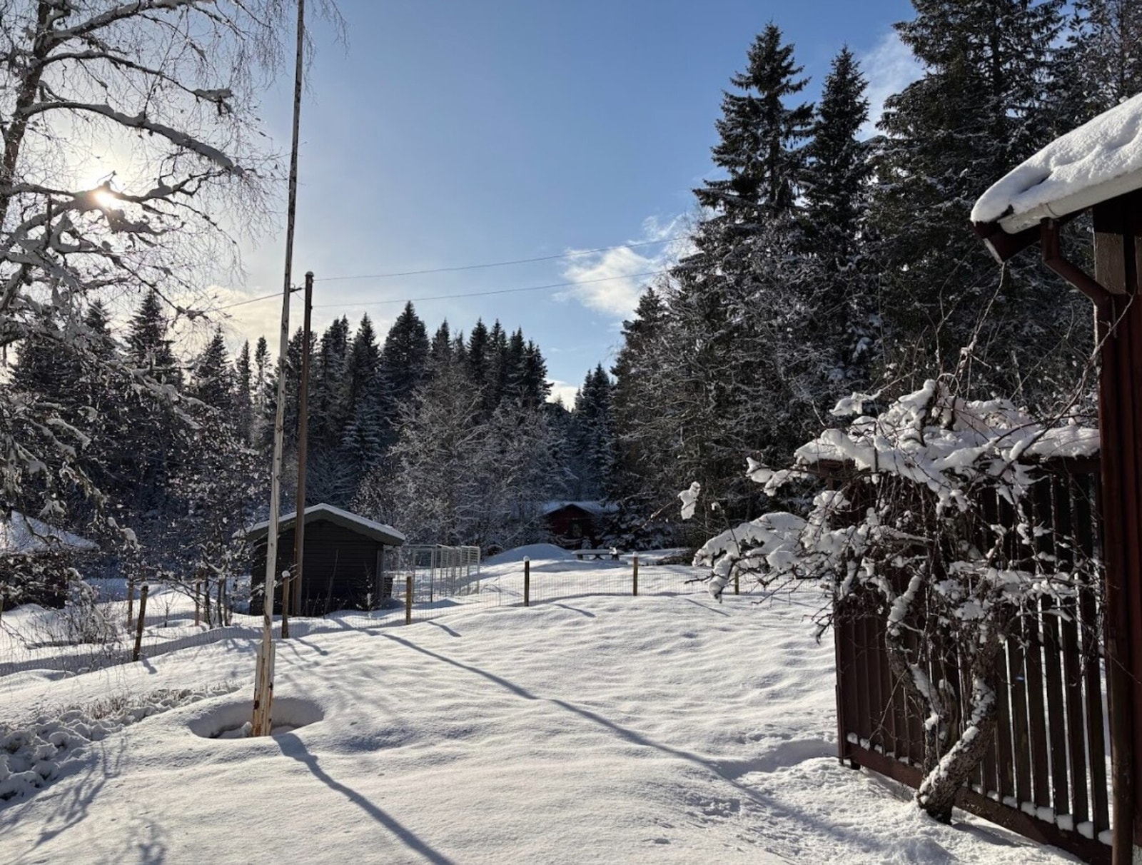 Eiendommen på vinterstid. Galleribilde
