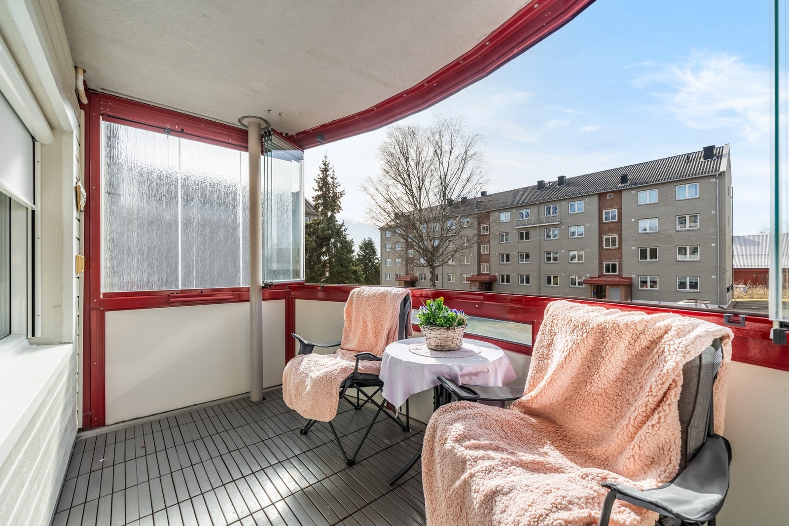 Her bor du med marka like ved, samtidig som sentrum er lett tilgjengelig - perfekt for deg som ønsker det beste av begge verdener! Galleribilde