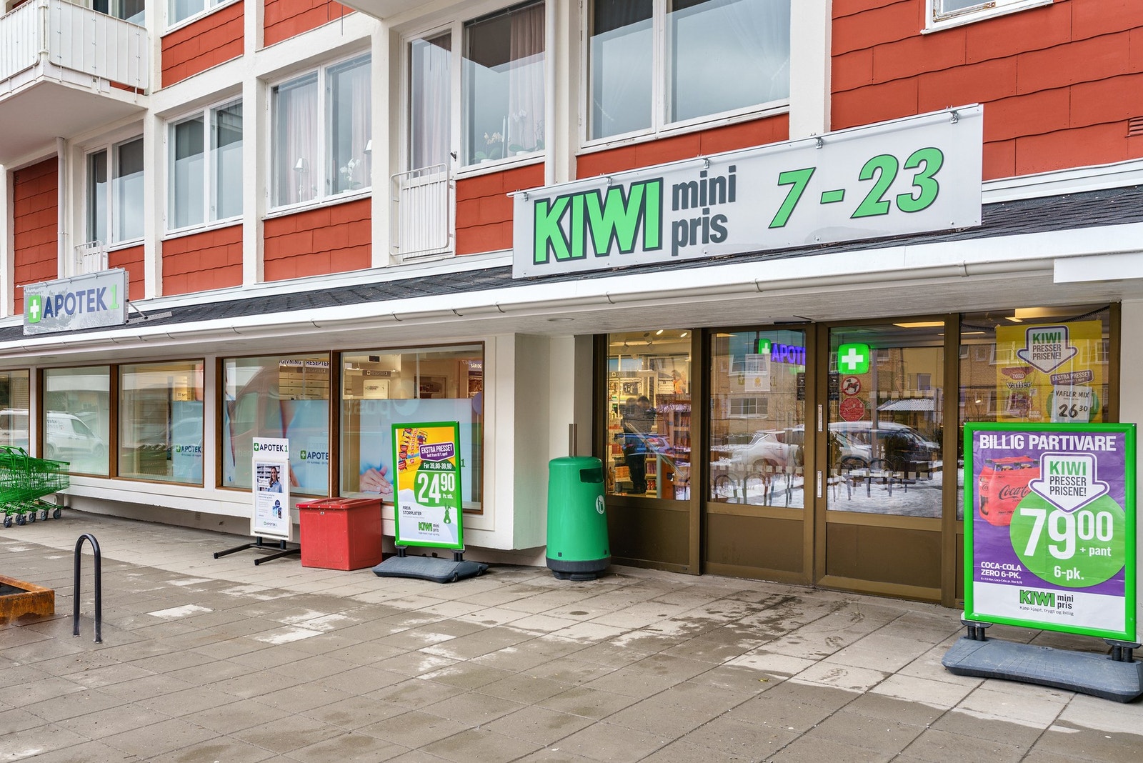 Du kan gjøre dine daglige innkjøp på Kiwi på Årvoll torget. Galleribilde