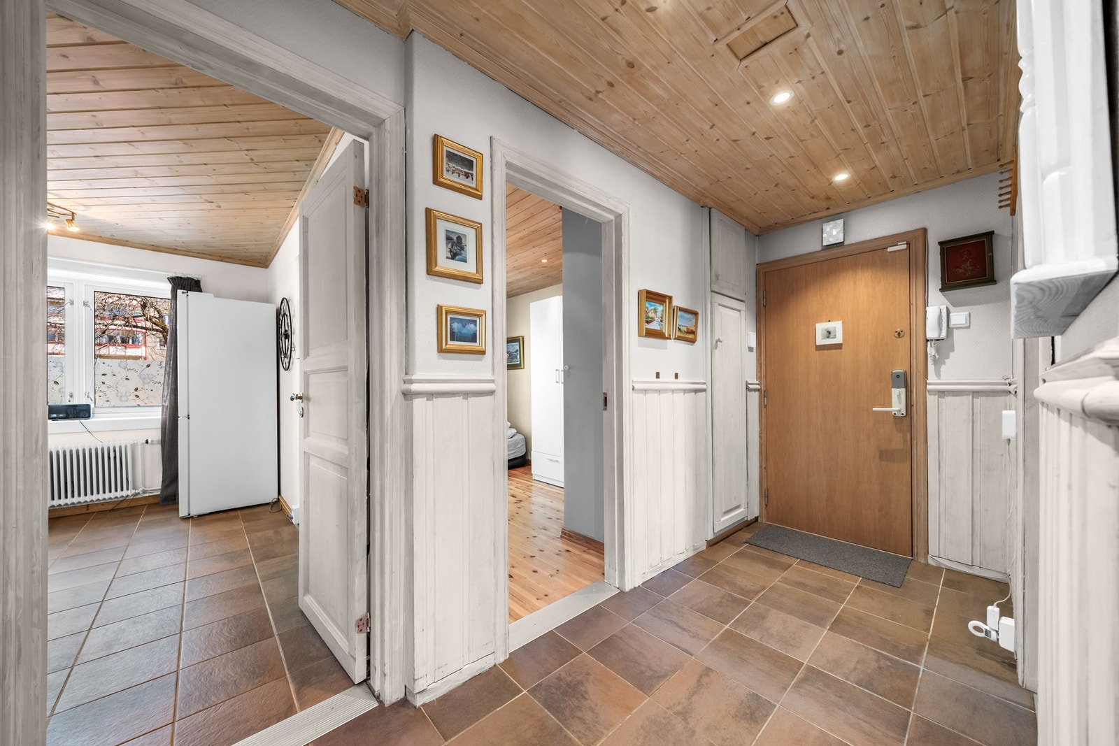 Inn til stuen får du en bred åpning. Galleribilde