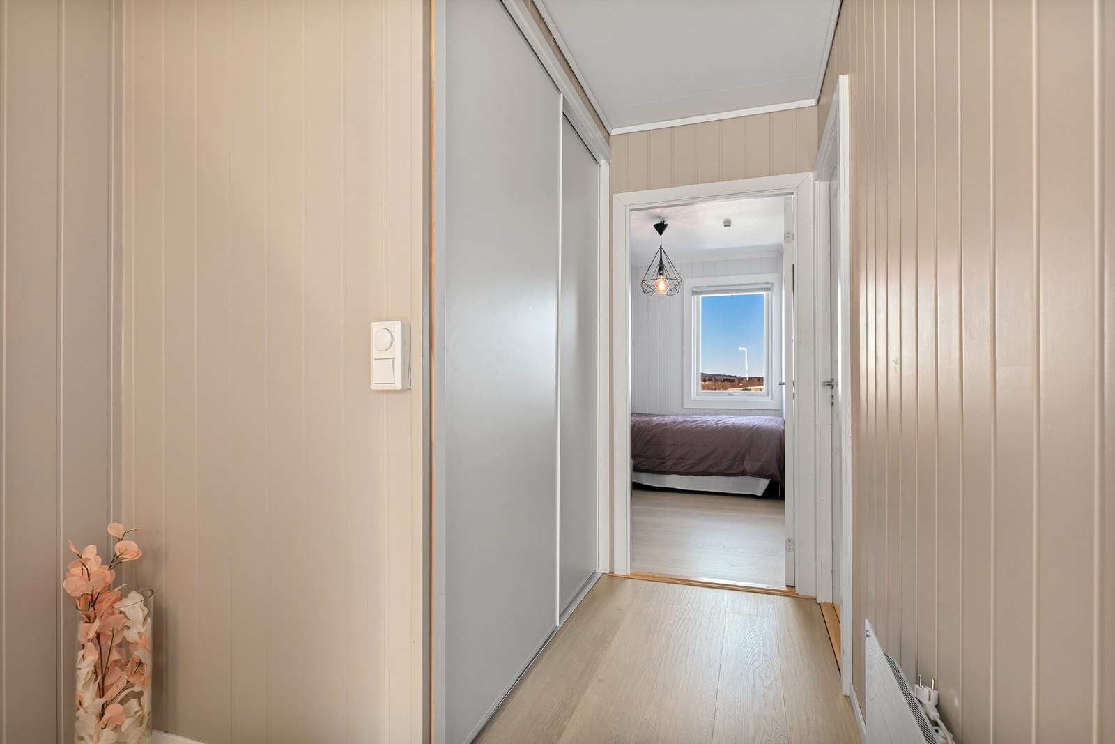 Tre soverom ligger sammen i andre etasje, meget praktisk hvis man har små barn. Galleribilde