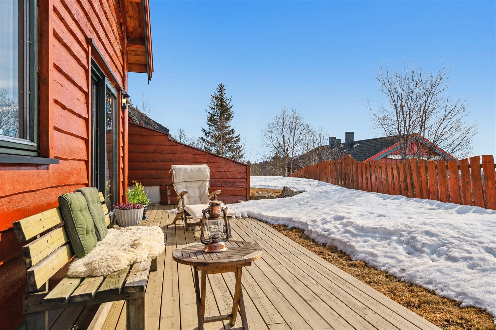 Fridagene nytes i vakre og rolige omgivelser ute i sola. Galleribilde