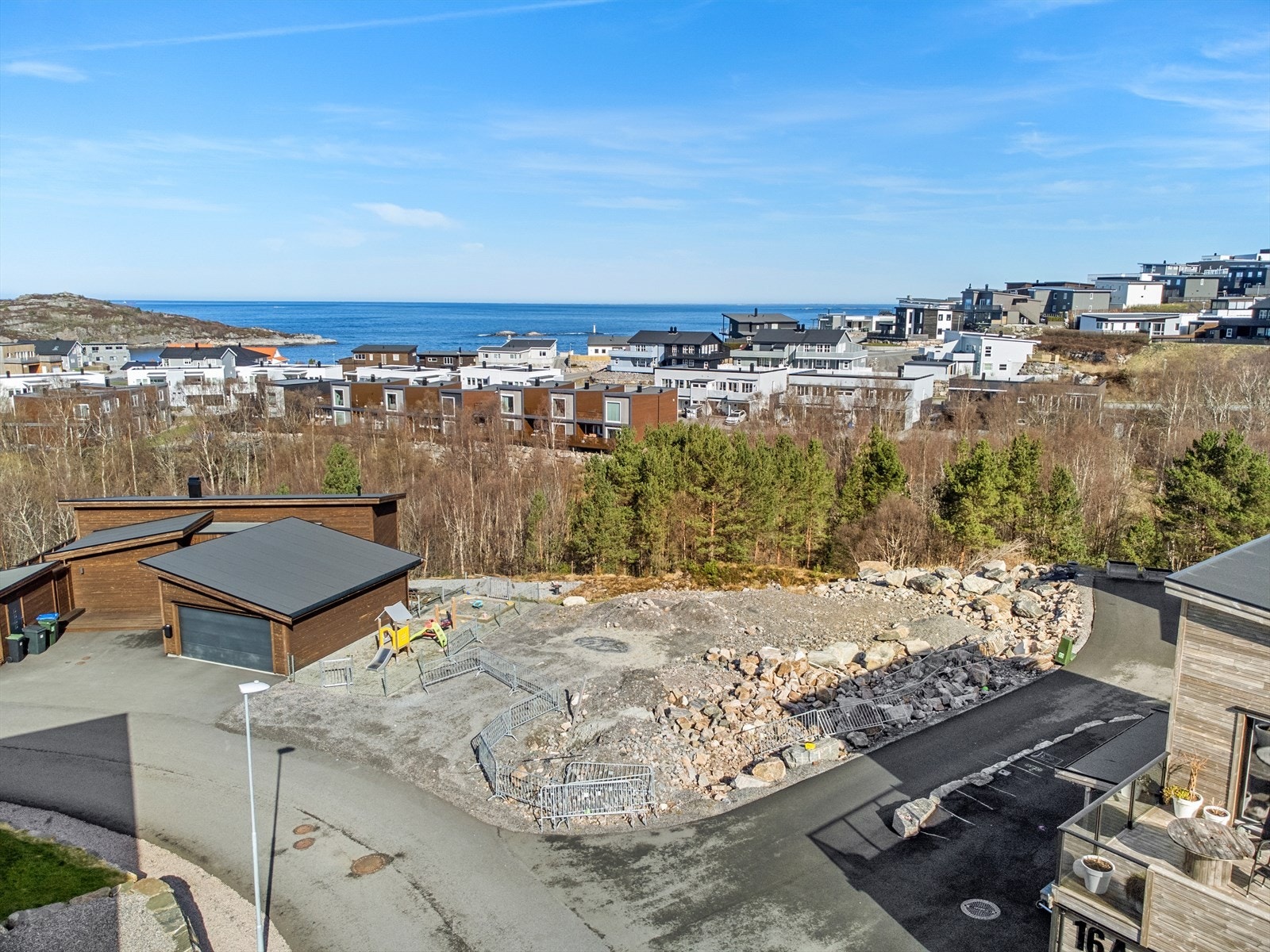 Din lokale eiendomsmegler Aleksander Talgø har gleden av å presentere denne boligtomten i Kremleveien! Galleribilde