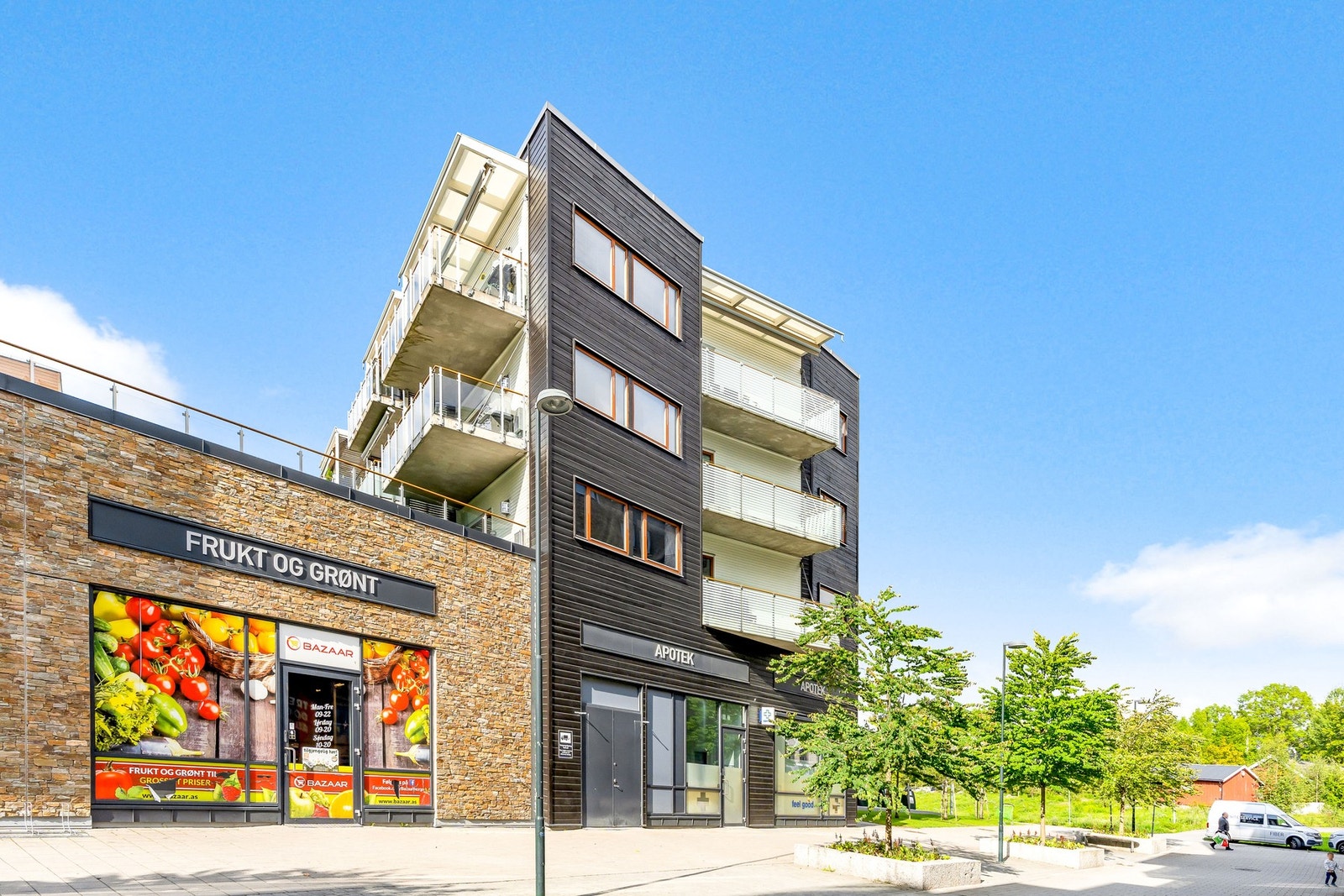 Like ved finner du Frukt Grønt Bazaar - et populært stopp for ferske råvarer og spennende smaker. Galleribilde